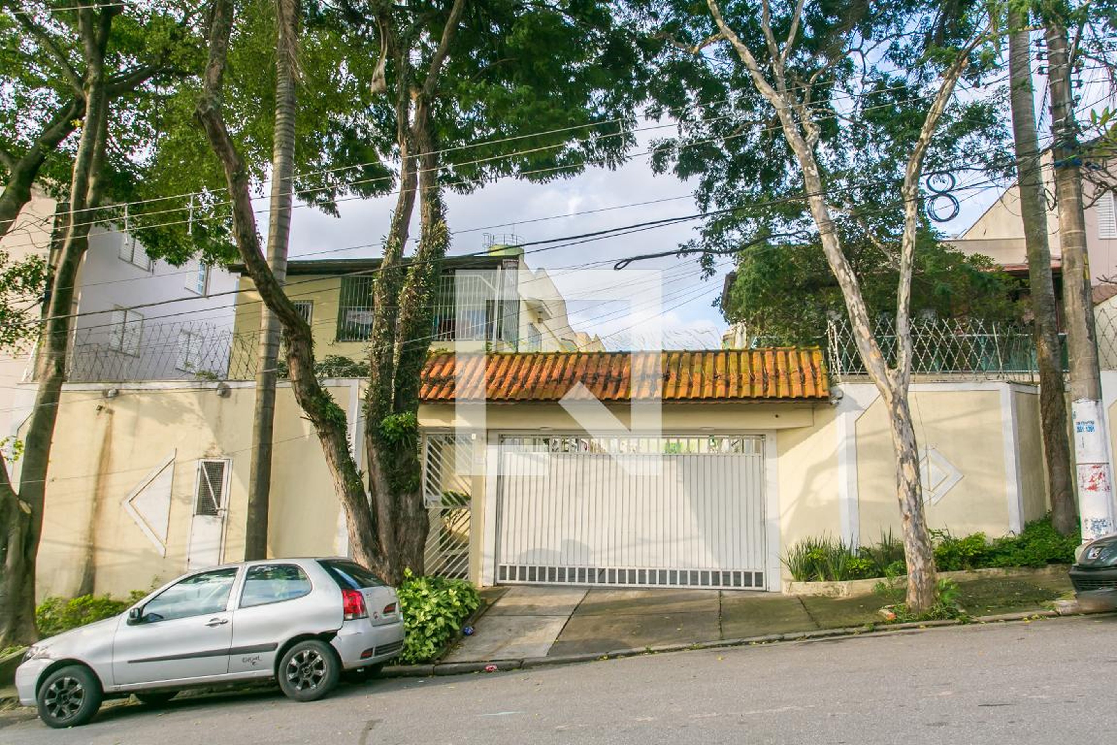 Fachada do Condomínio Condomínio em Rua Dona Maria de Camargo, 55