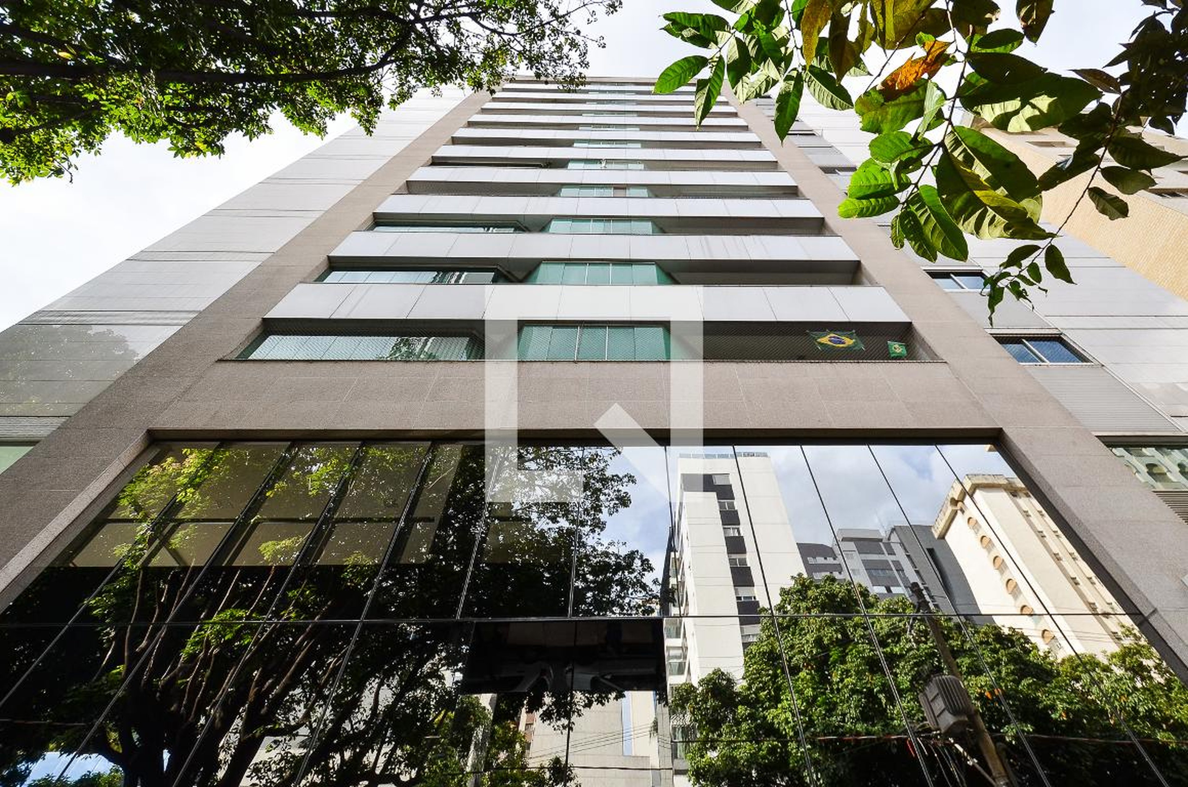 Fachada Condomínio em Rua Santa Rita Durão, 758