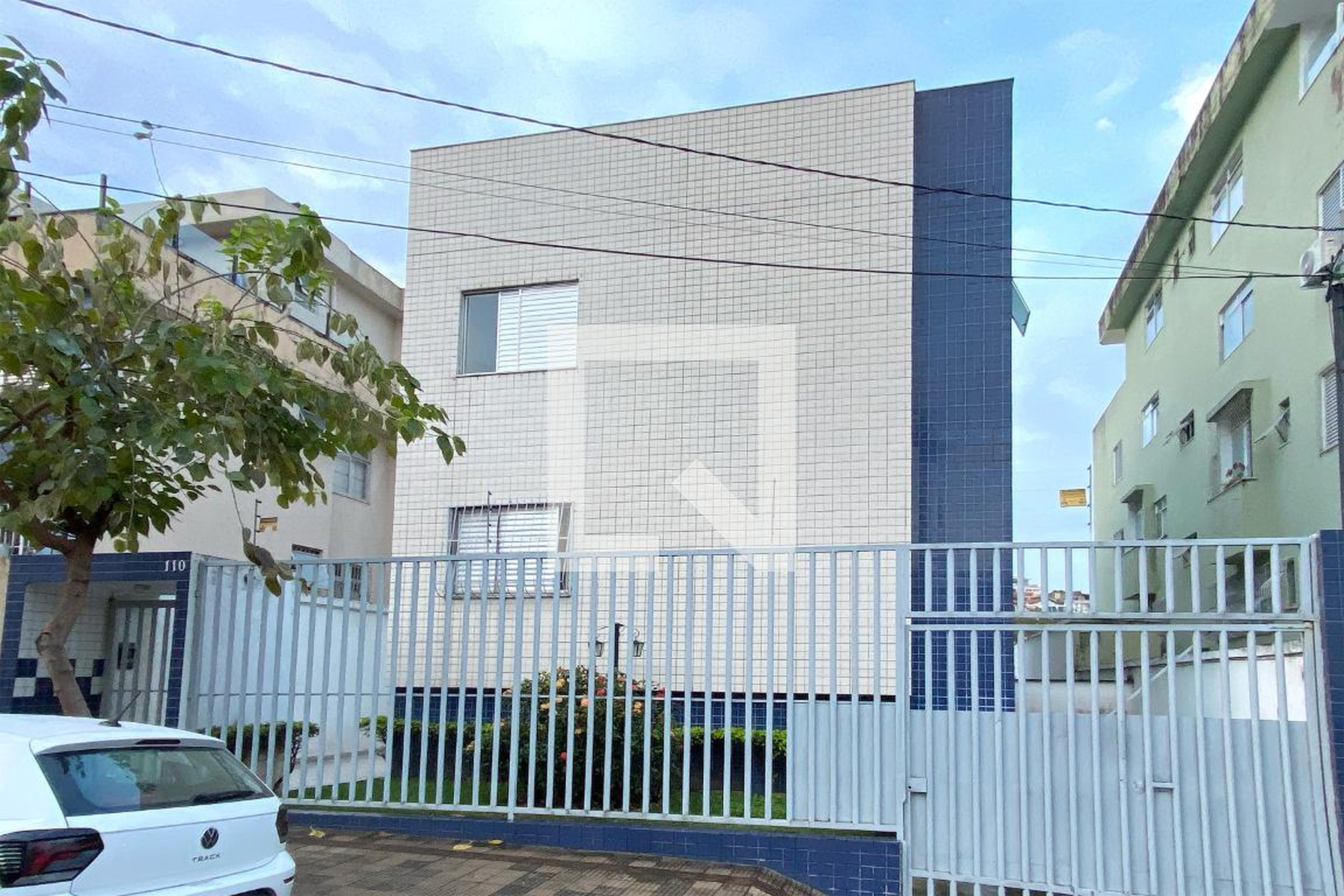 Fachada Condomínio em Rua Maria José Gomes, 110