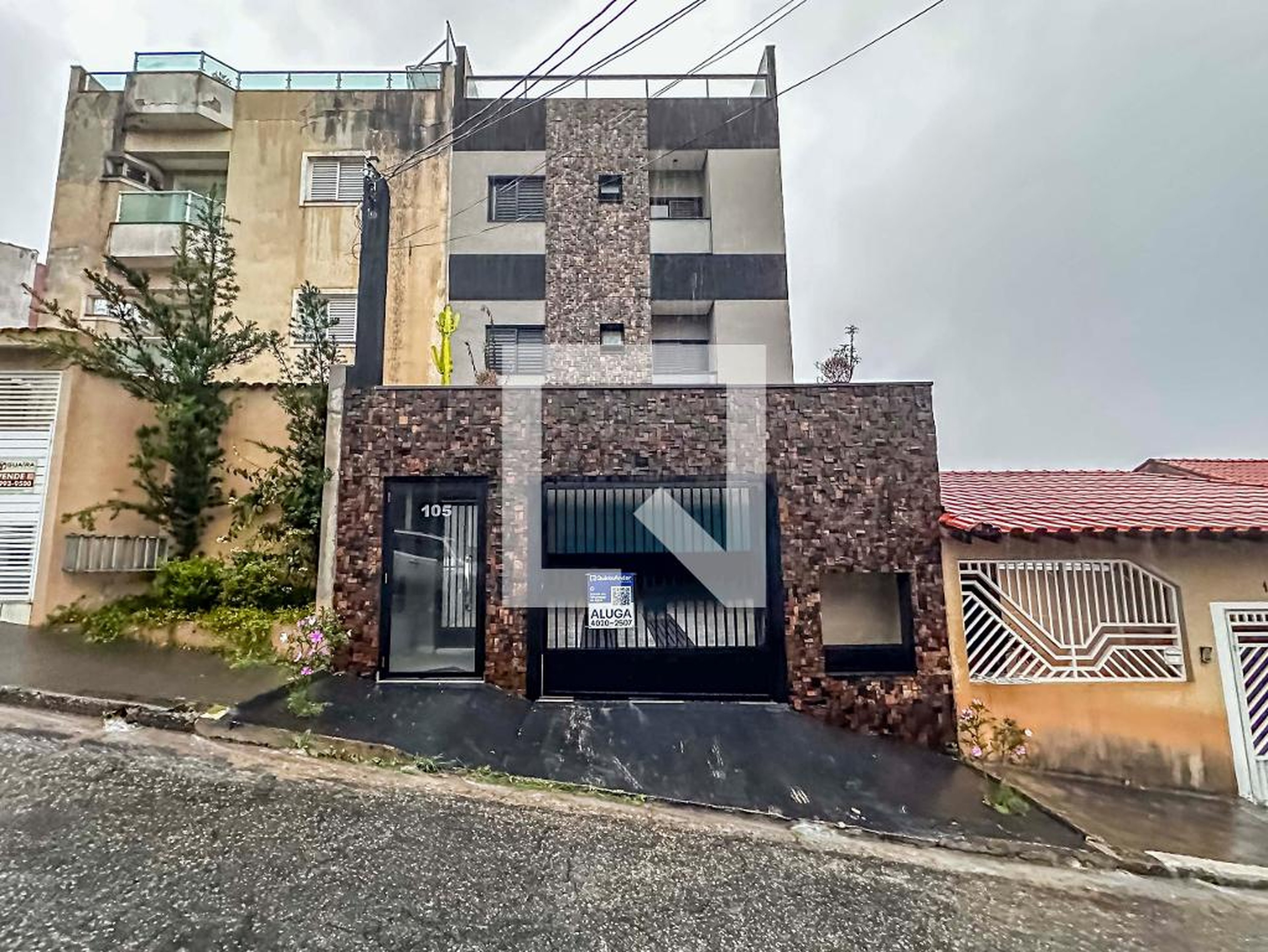 Fachada Condomínio em Rua Capitão José Antônio Logareiro, 105
