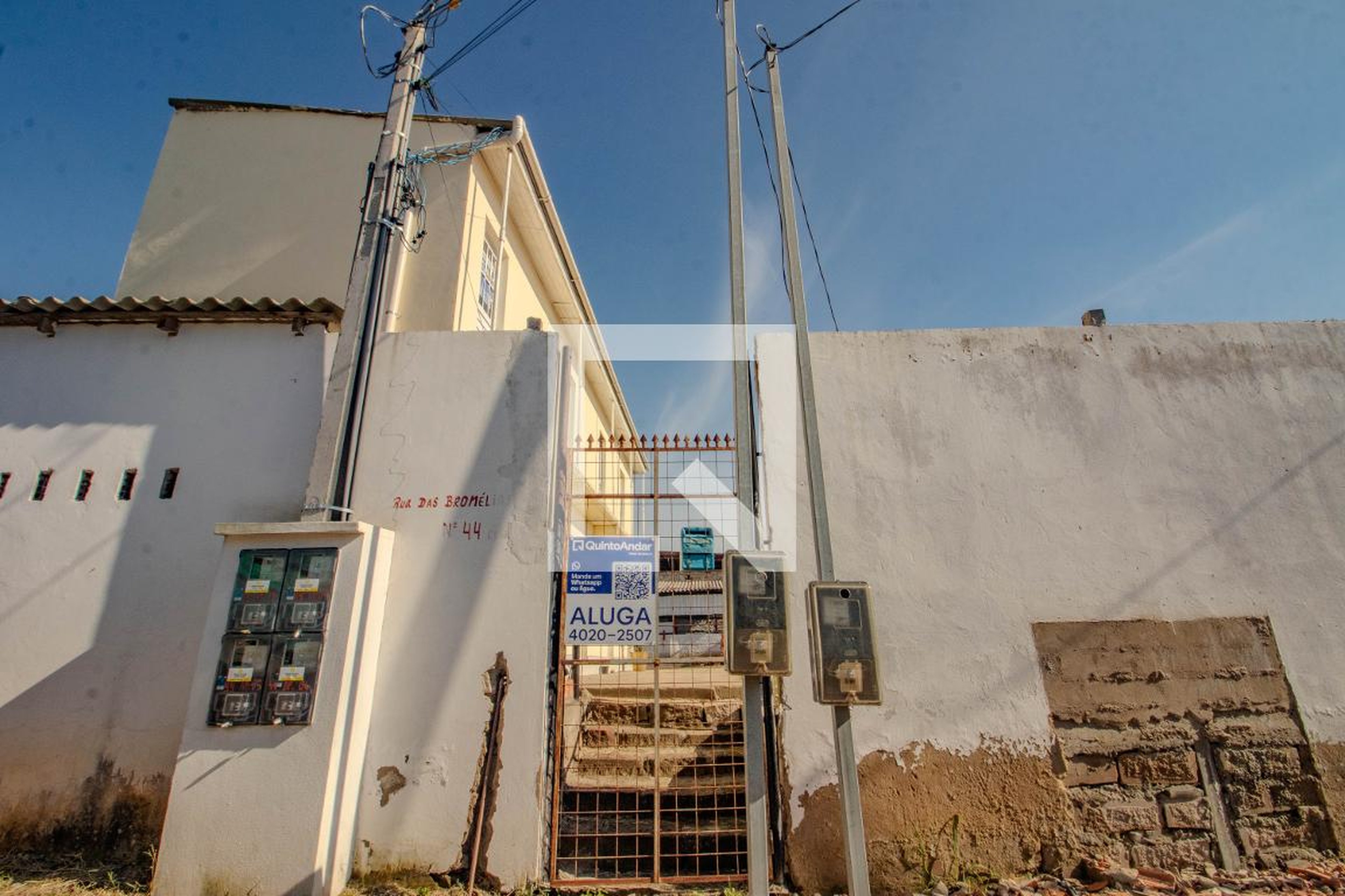 Fachada Condomínio em Rua Jacy Kroeff Milanez, 1