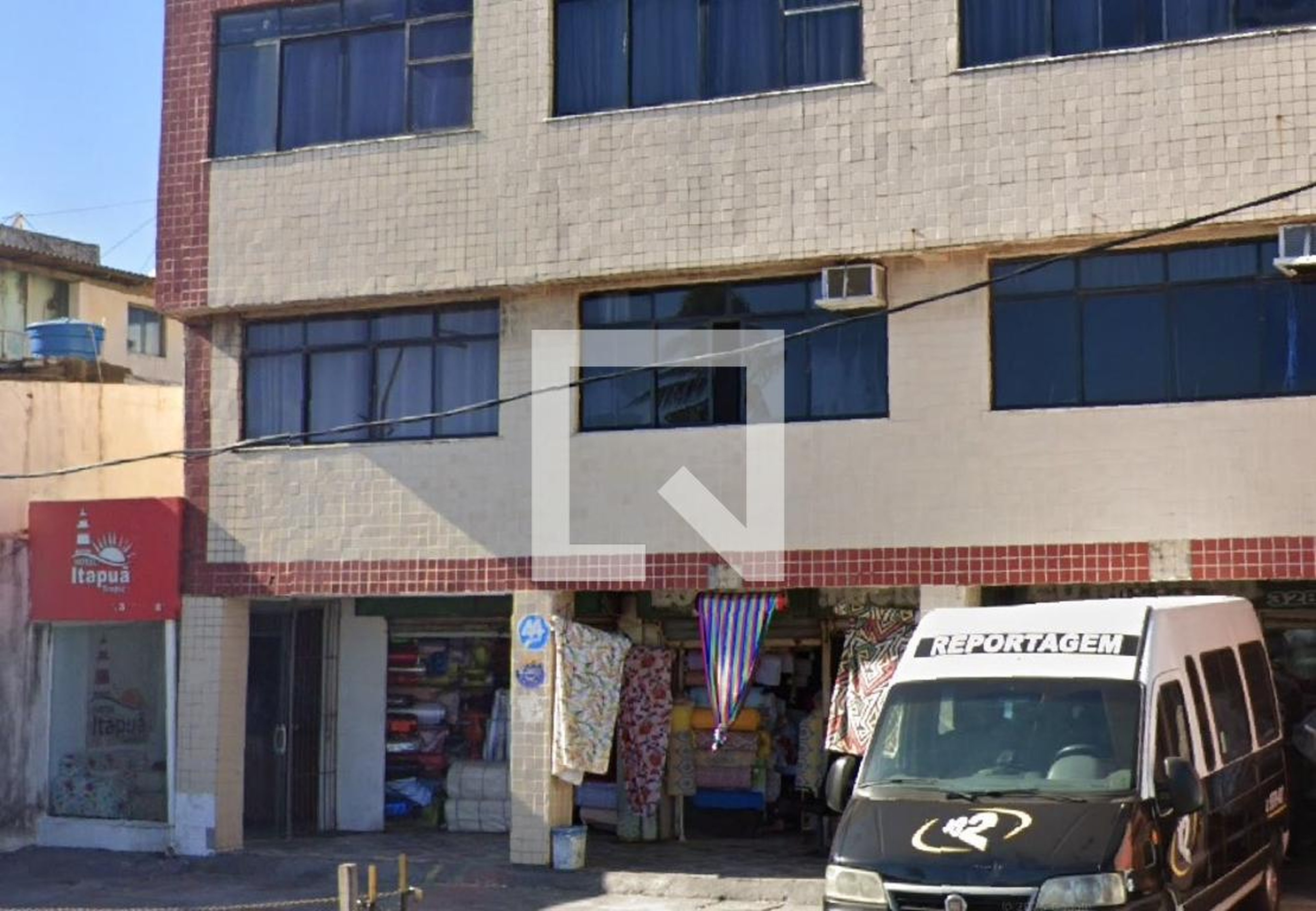Fachada Condomínio em Rua Aristídes Milton, 249