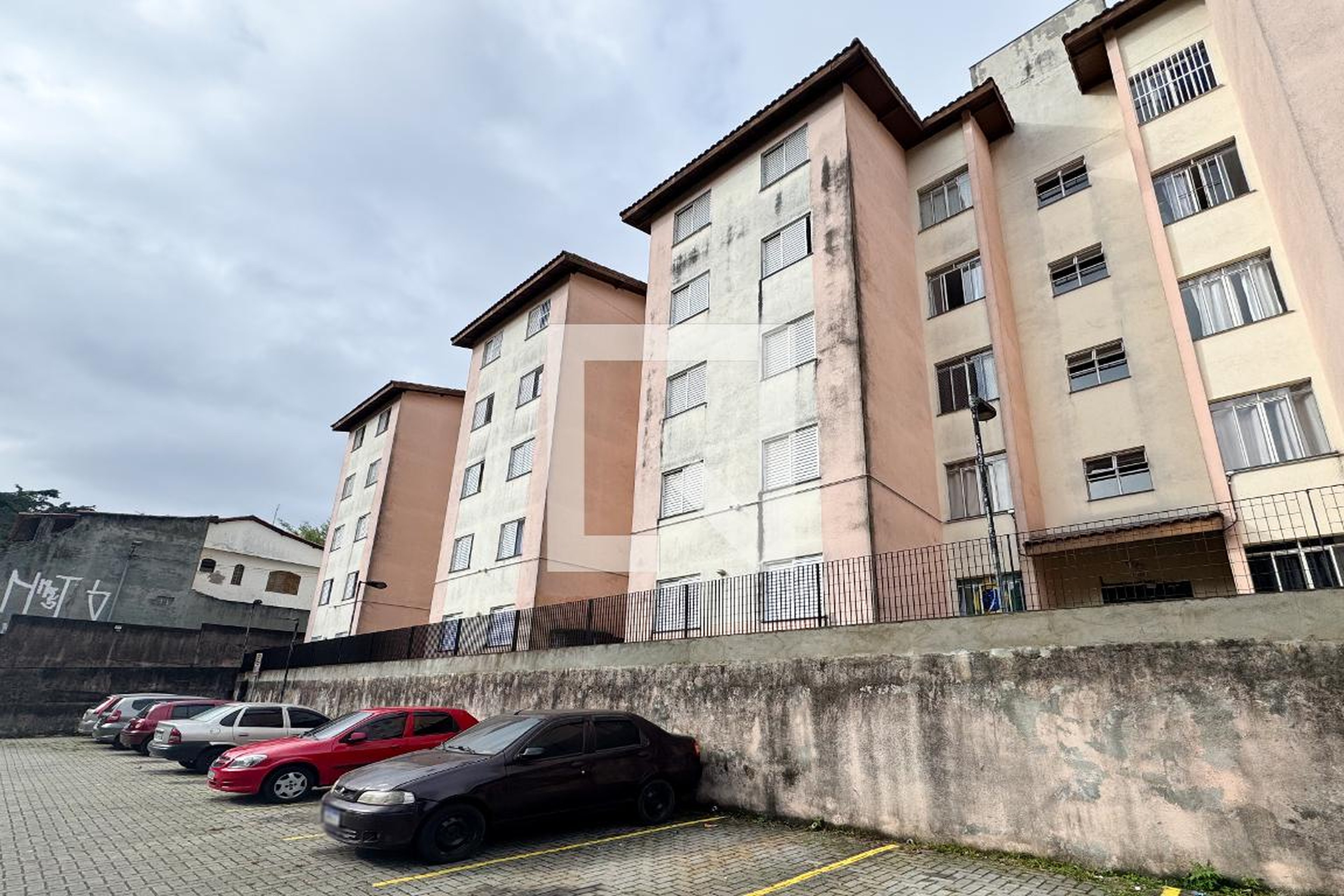 Fachada Condomínio em Rua Jorge Píres, 210