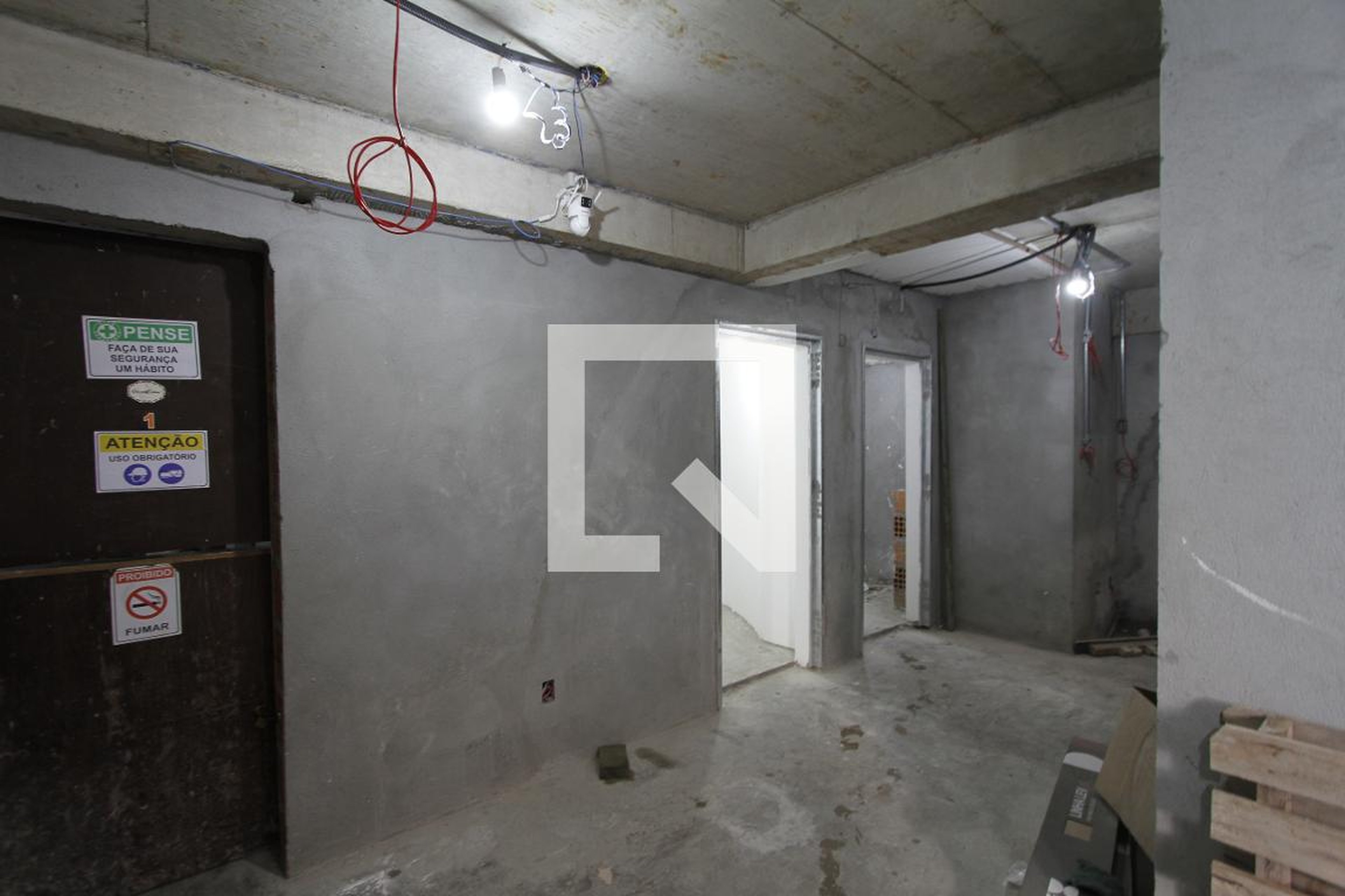 Hall de entrada Condomínio em Rua Bernardino de Lima, 74