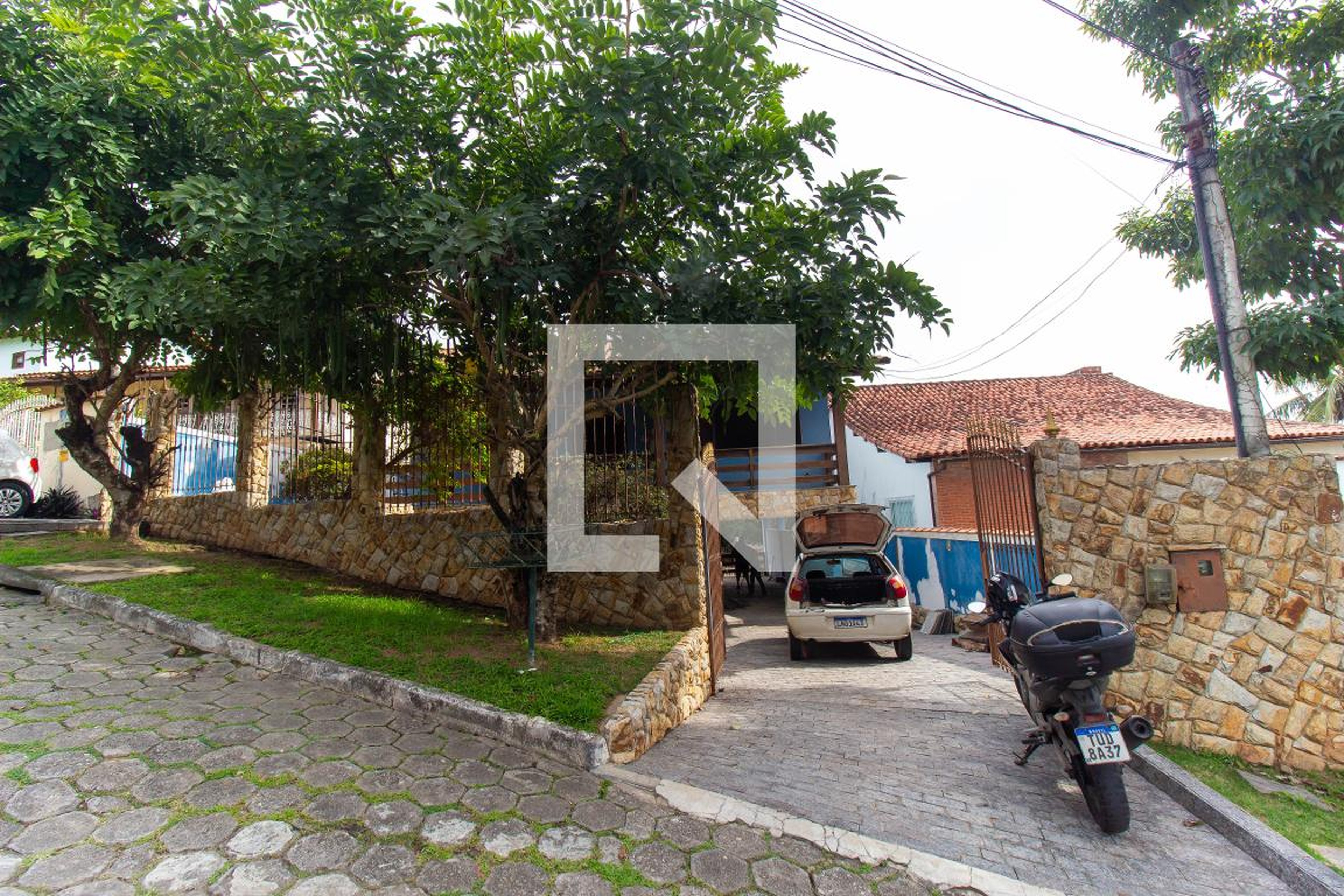 Fachada Condomínio em Rua Miguel Pereira Sarmento, 8