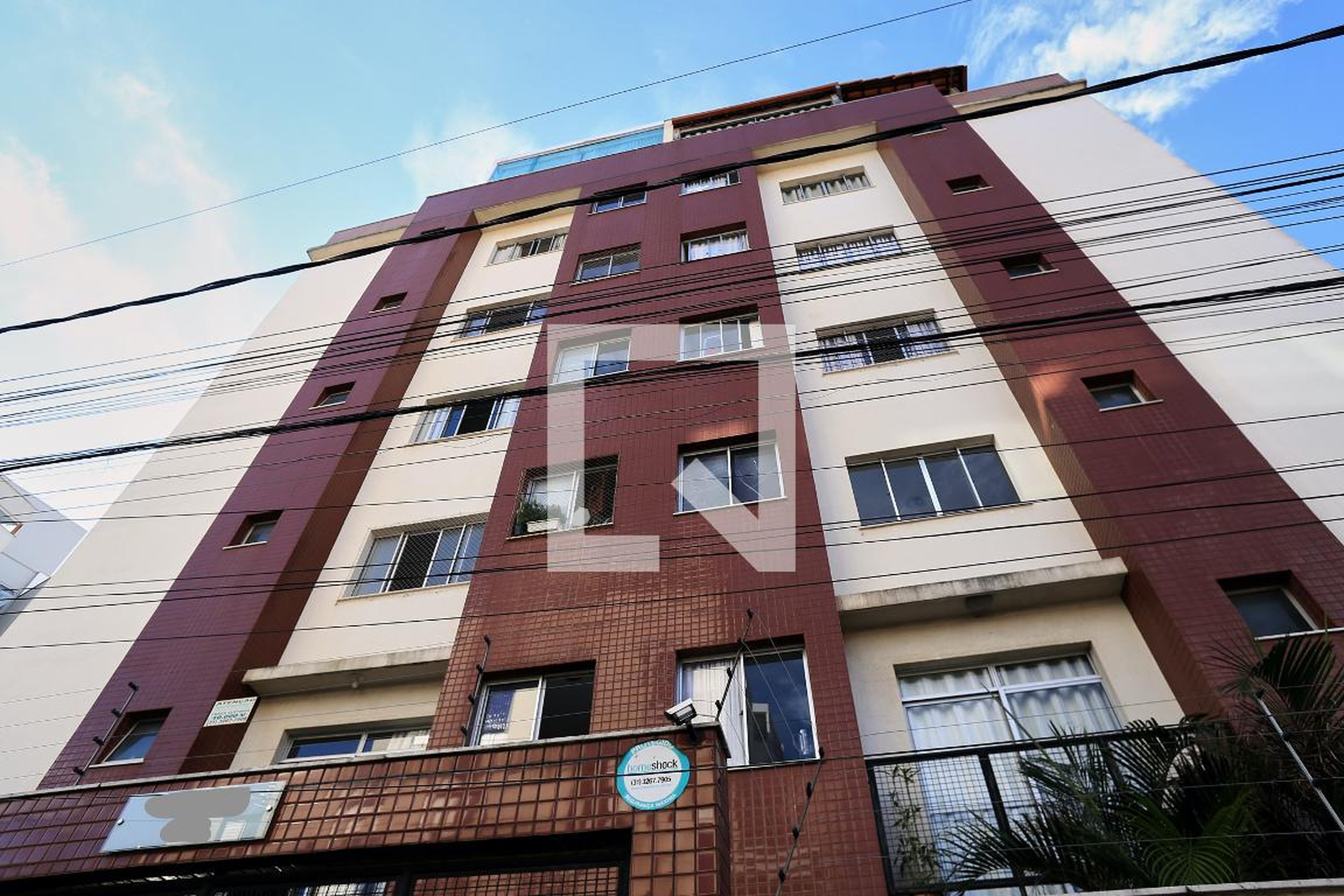 Fachada Condomínio em Rua Olívio Rodrigues, 244