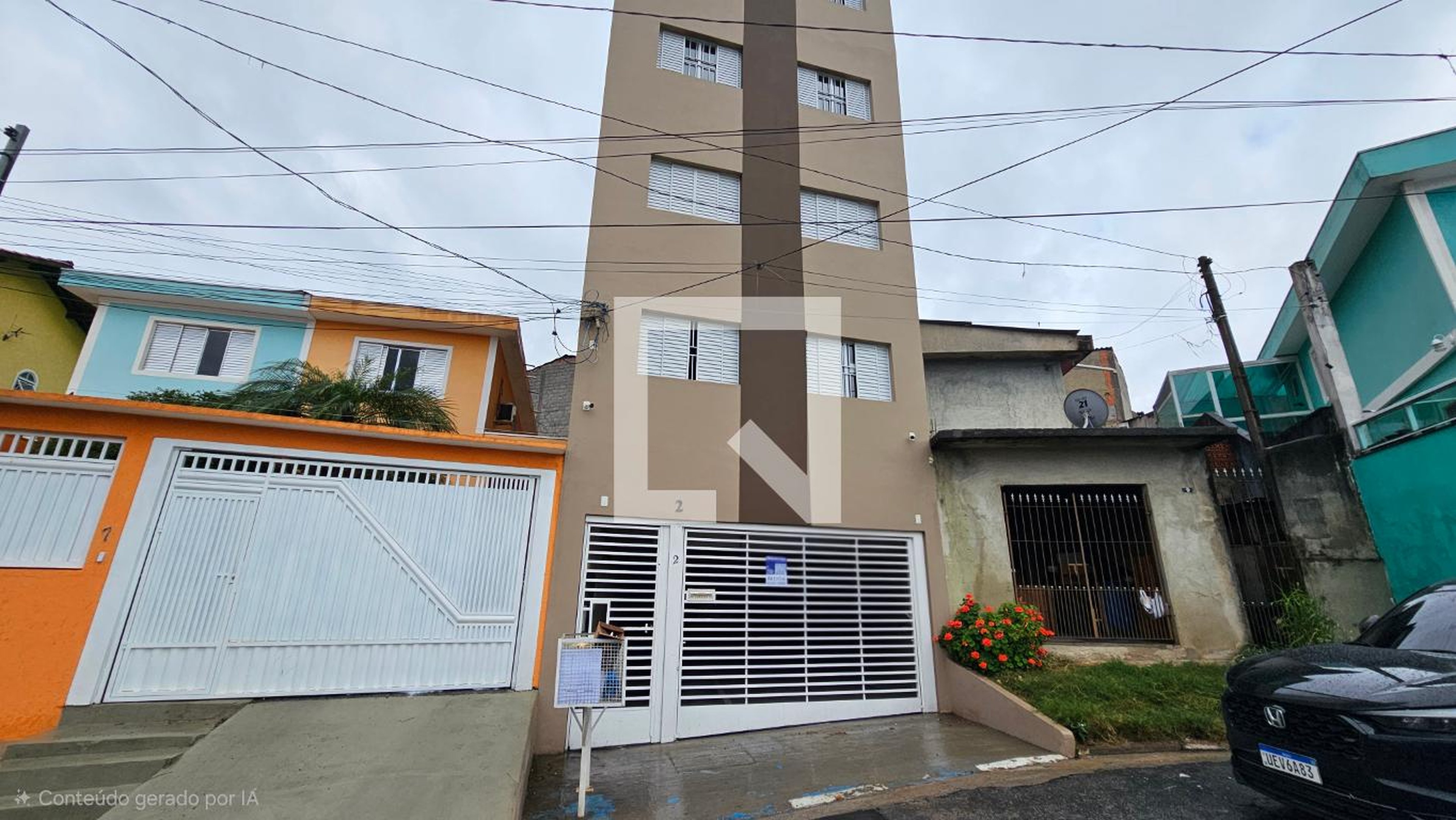 Fachada Condomínio em Rua Amparo, 2