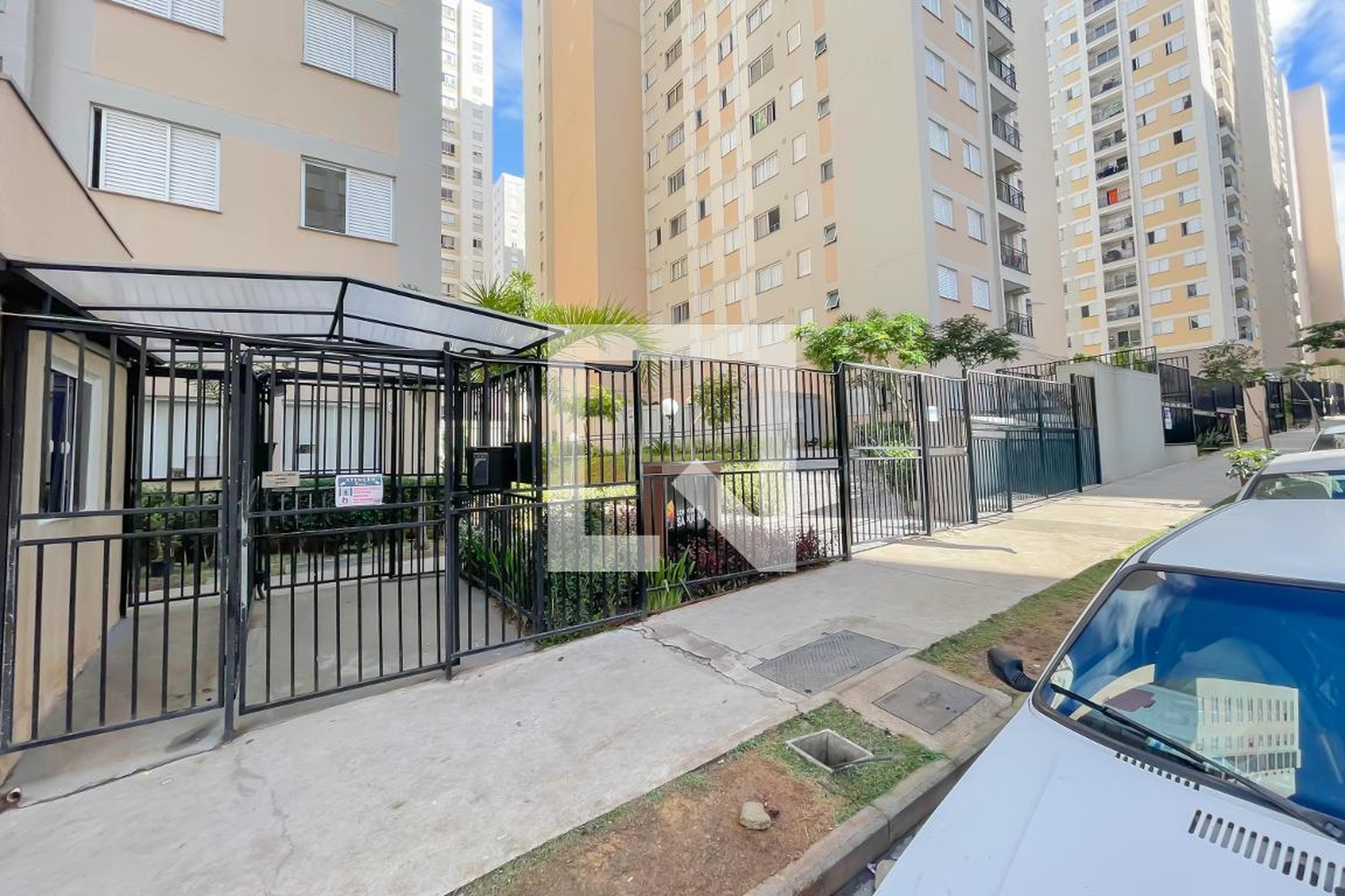 Fachada Condomínio em Rua Isaias Fontes, 47