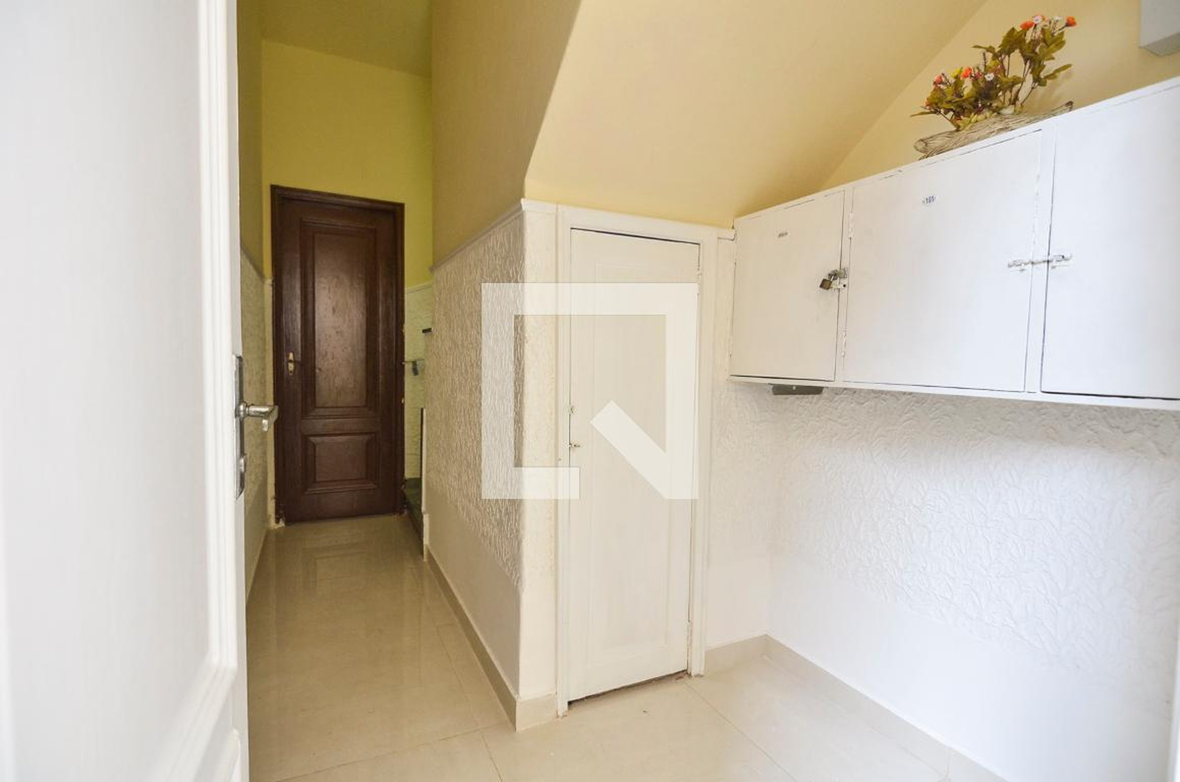 Hall - null