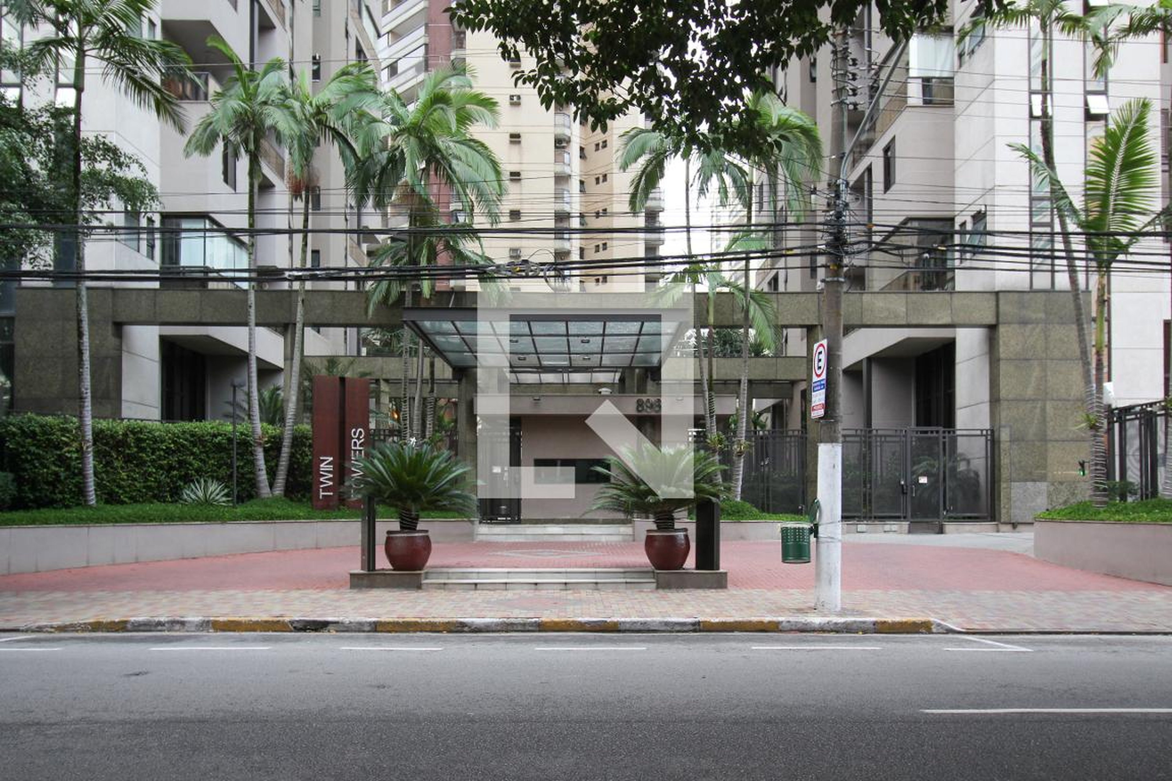 Fachada Edifício Twins Towers - (Moema, SP)
