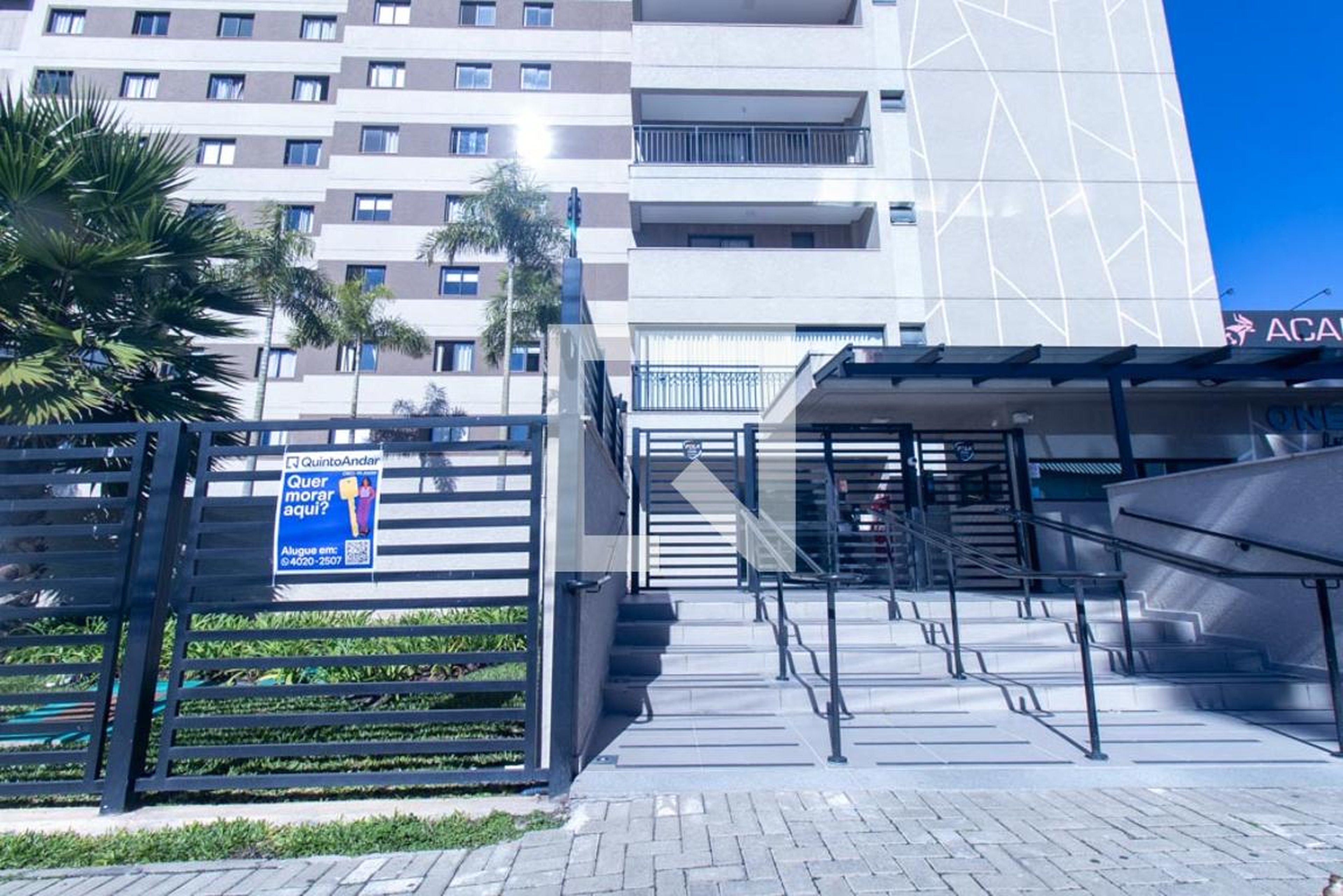 Fachada do Condominio Condomínio One House