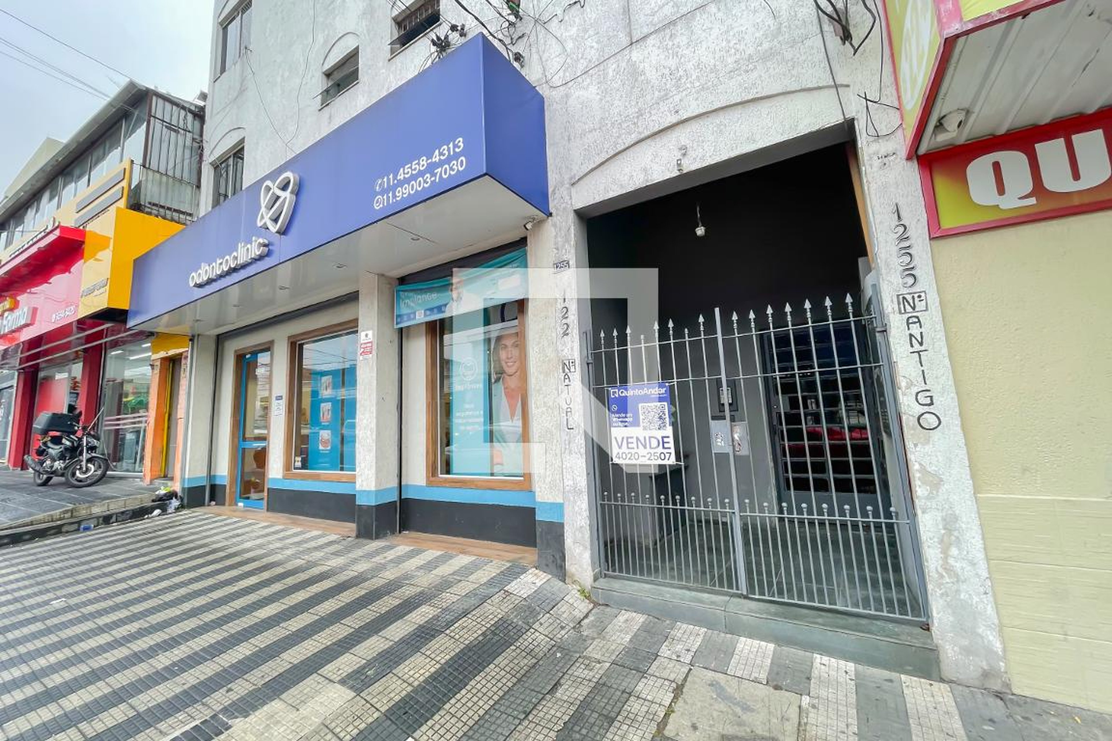 Fachada Condomínio em Avenida Antônio Carlos Costa, 1255