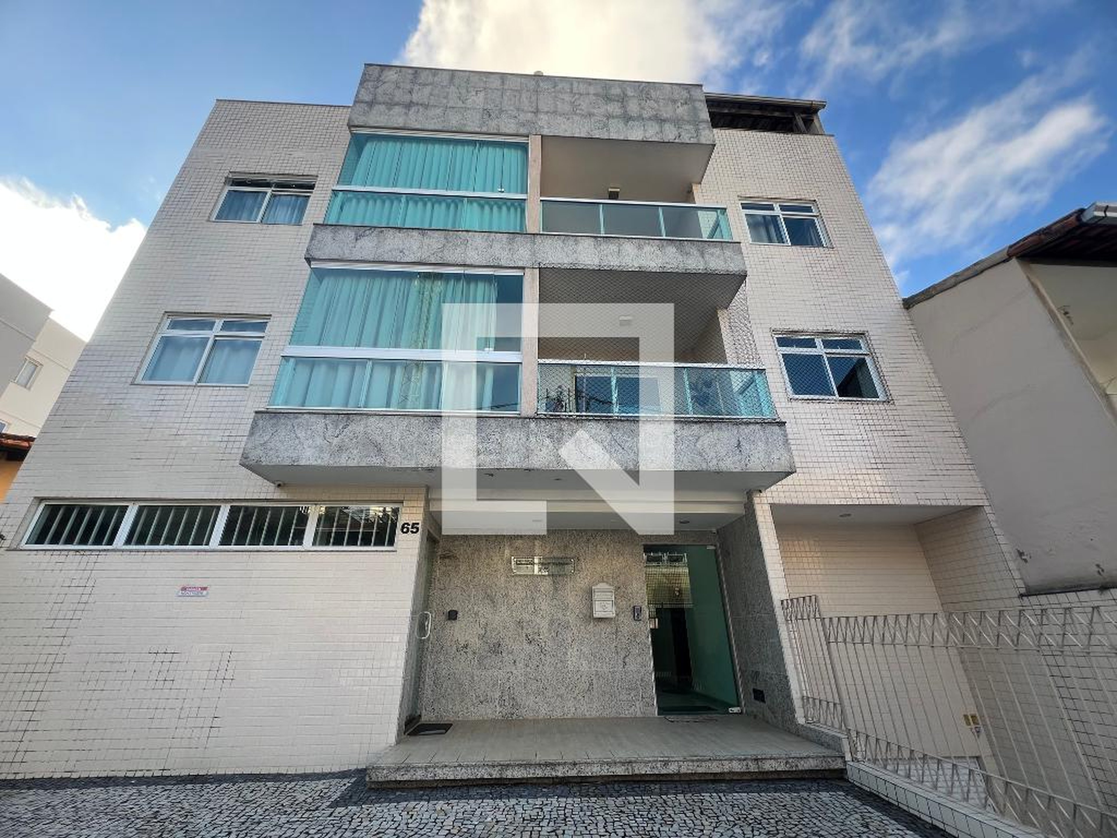 Fachada Condomínio em Rua Geralda Leal Barros, 65