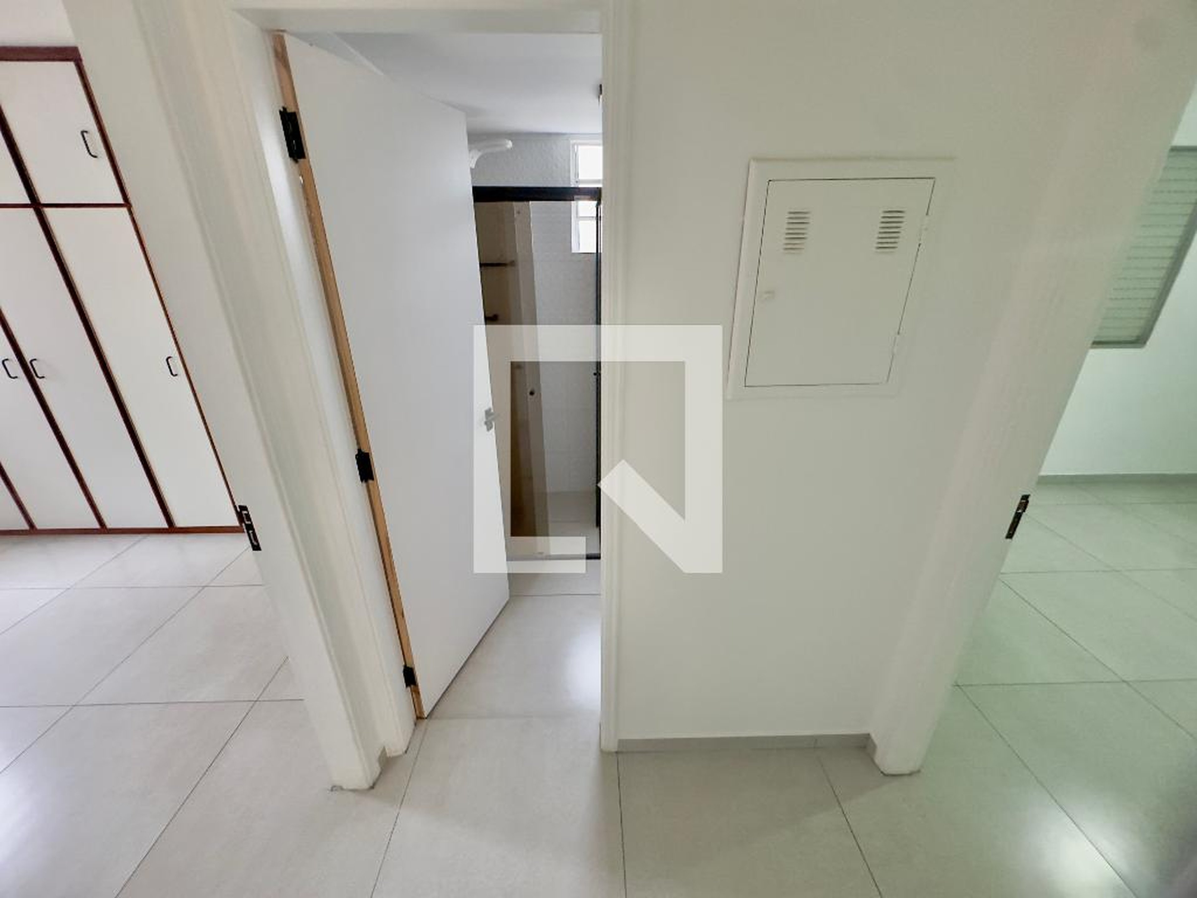 Hall Condomínio em Rua Luzia Balzani, 202