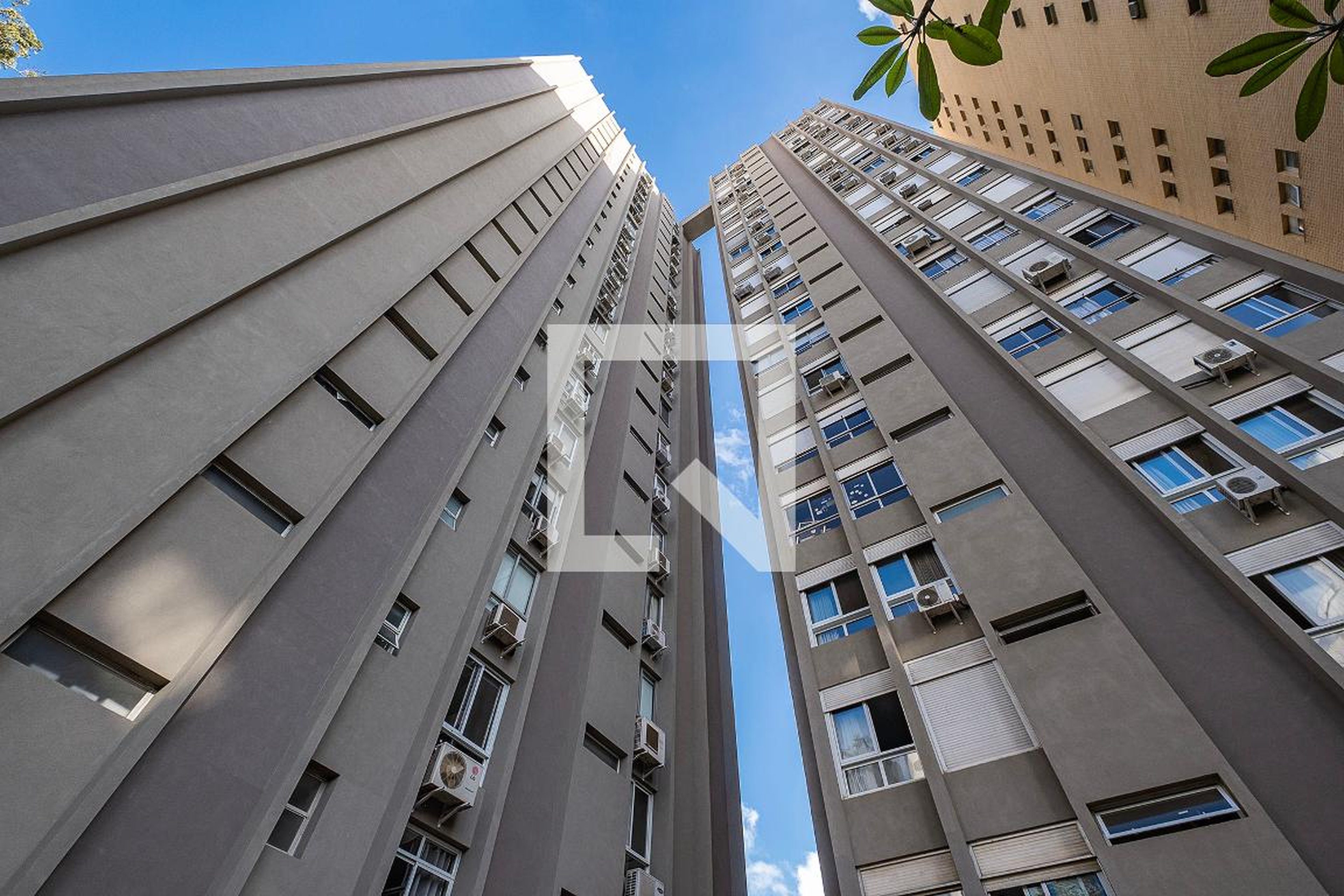 Fachada Condomínio em Praça Germânia, 28