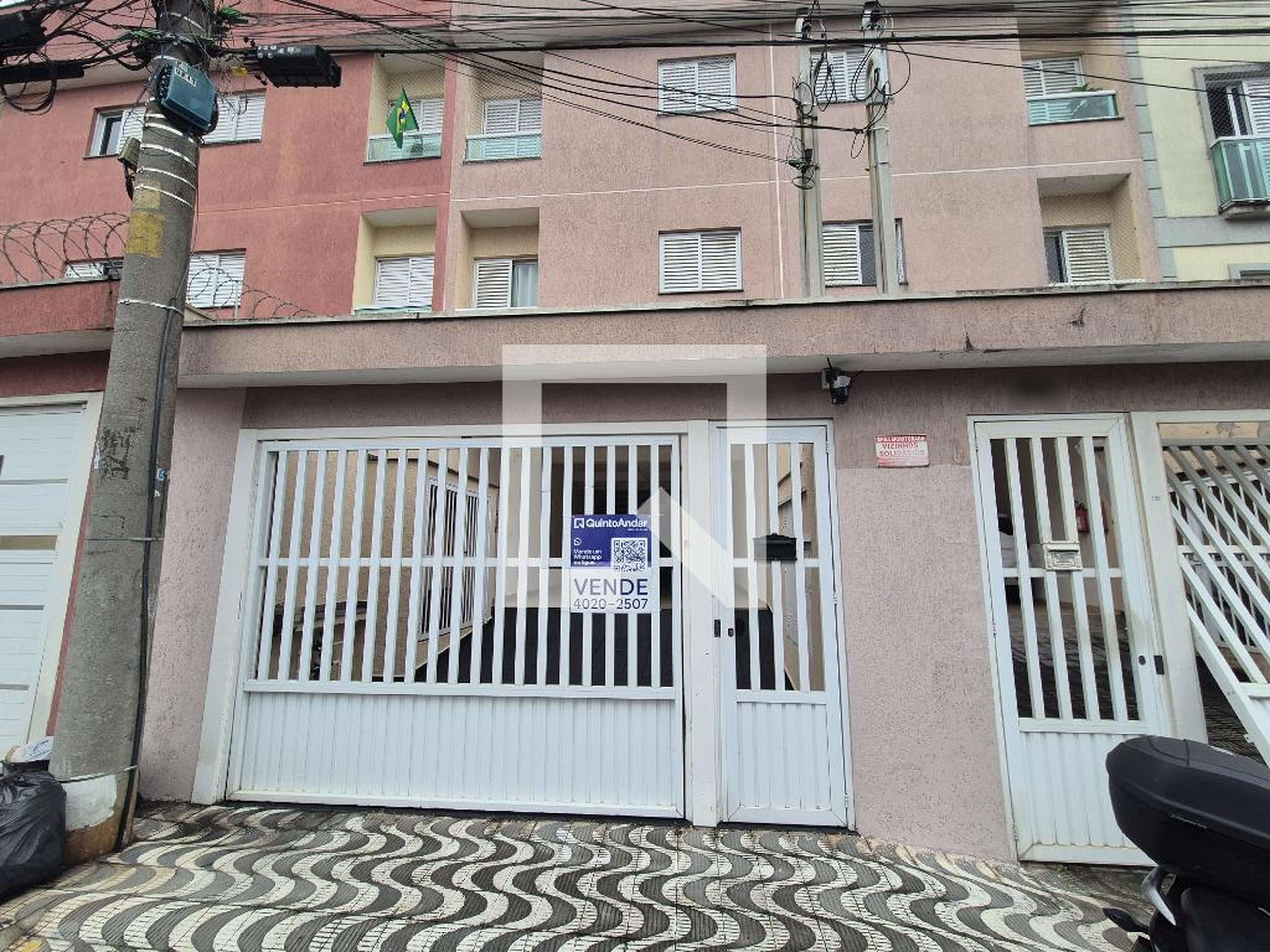 Fachada Condomínio em Rua Andirá, 198