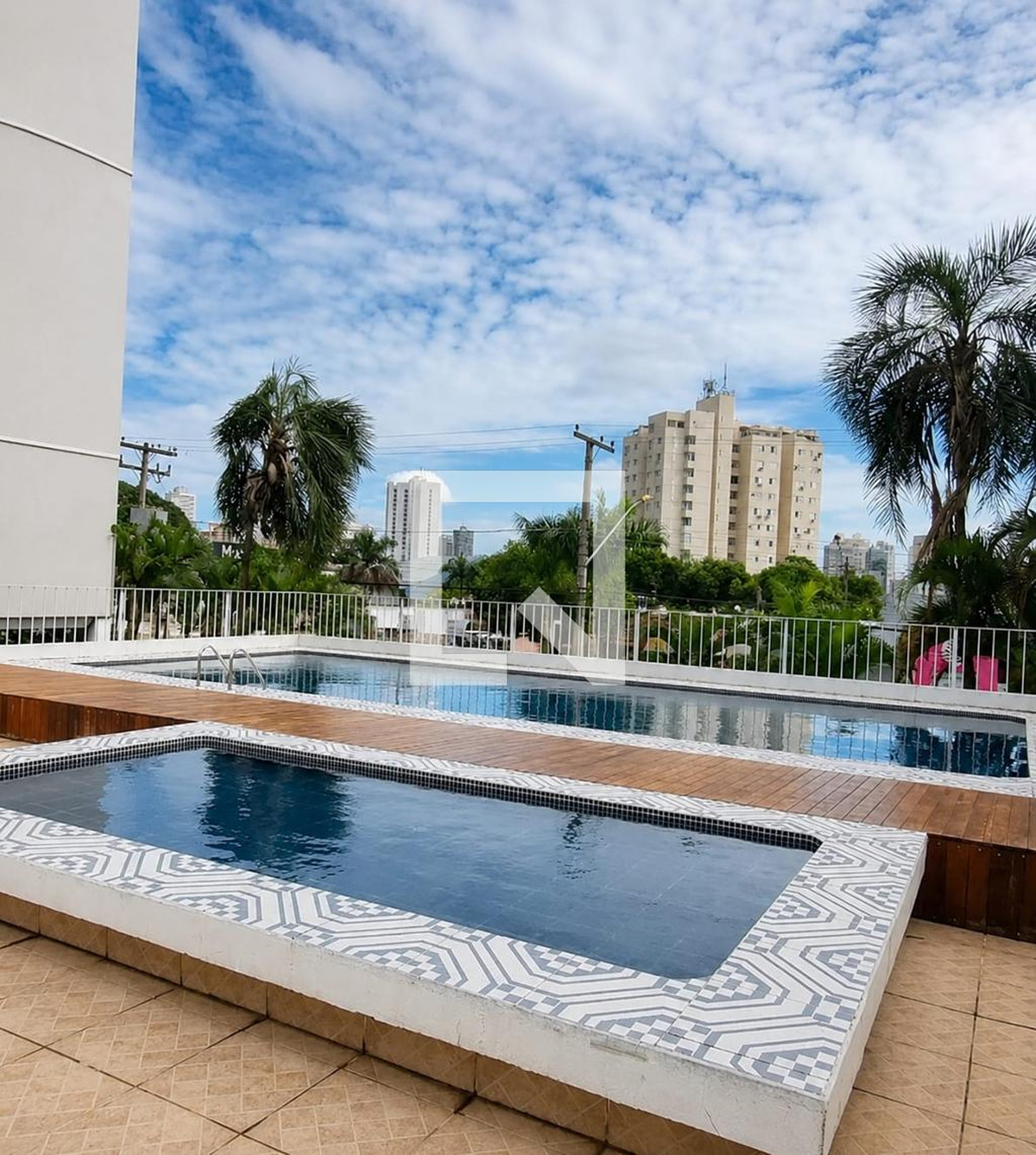 Piscina Condomínio em Avenida 2ª Radial, 1