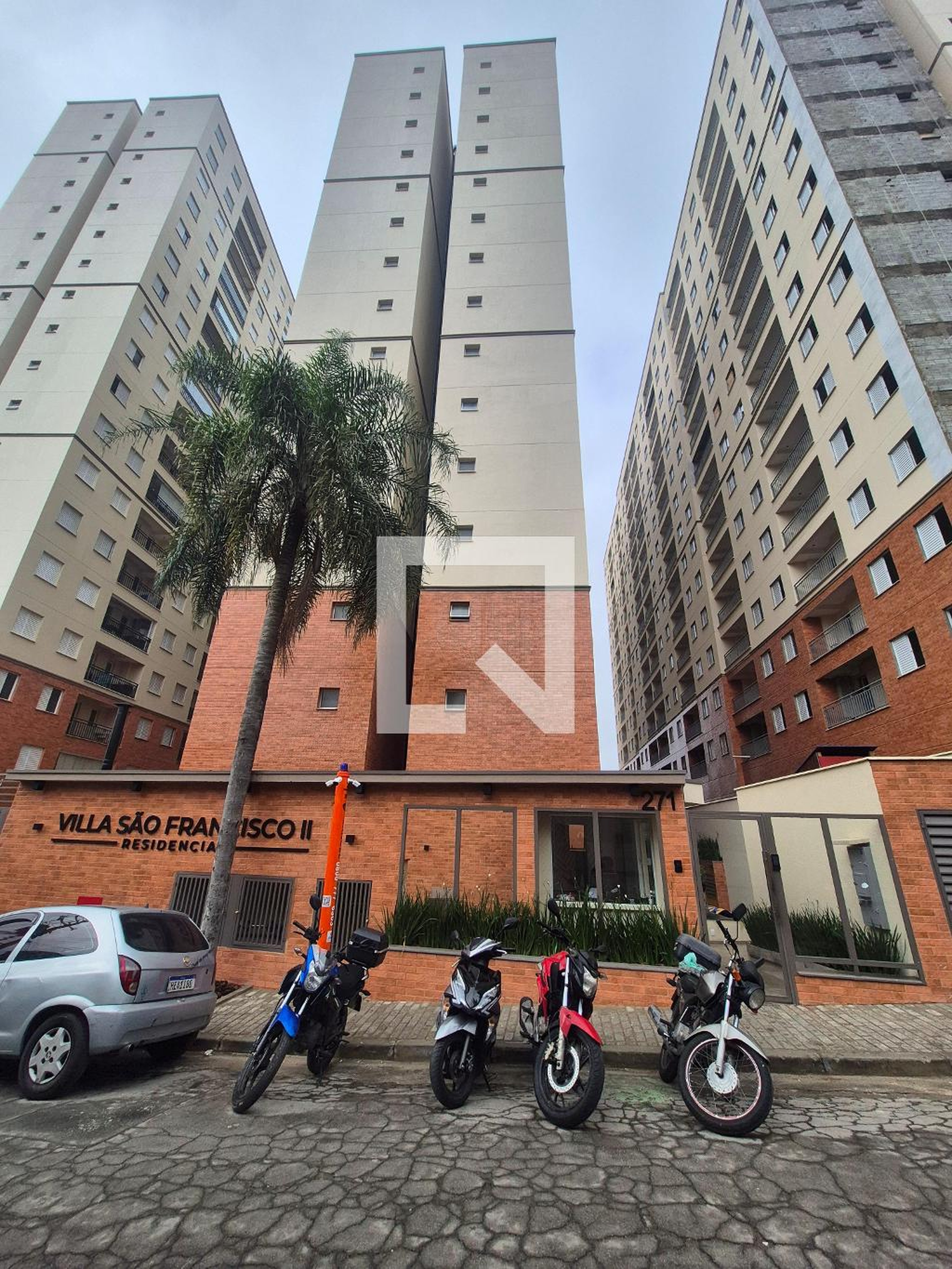 Fachada do Prédio Condomínio em Rua Maria Francisca de Jesus, 271