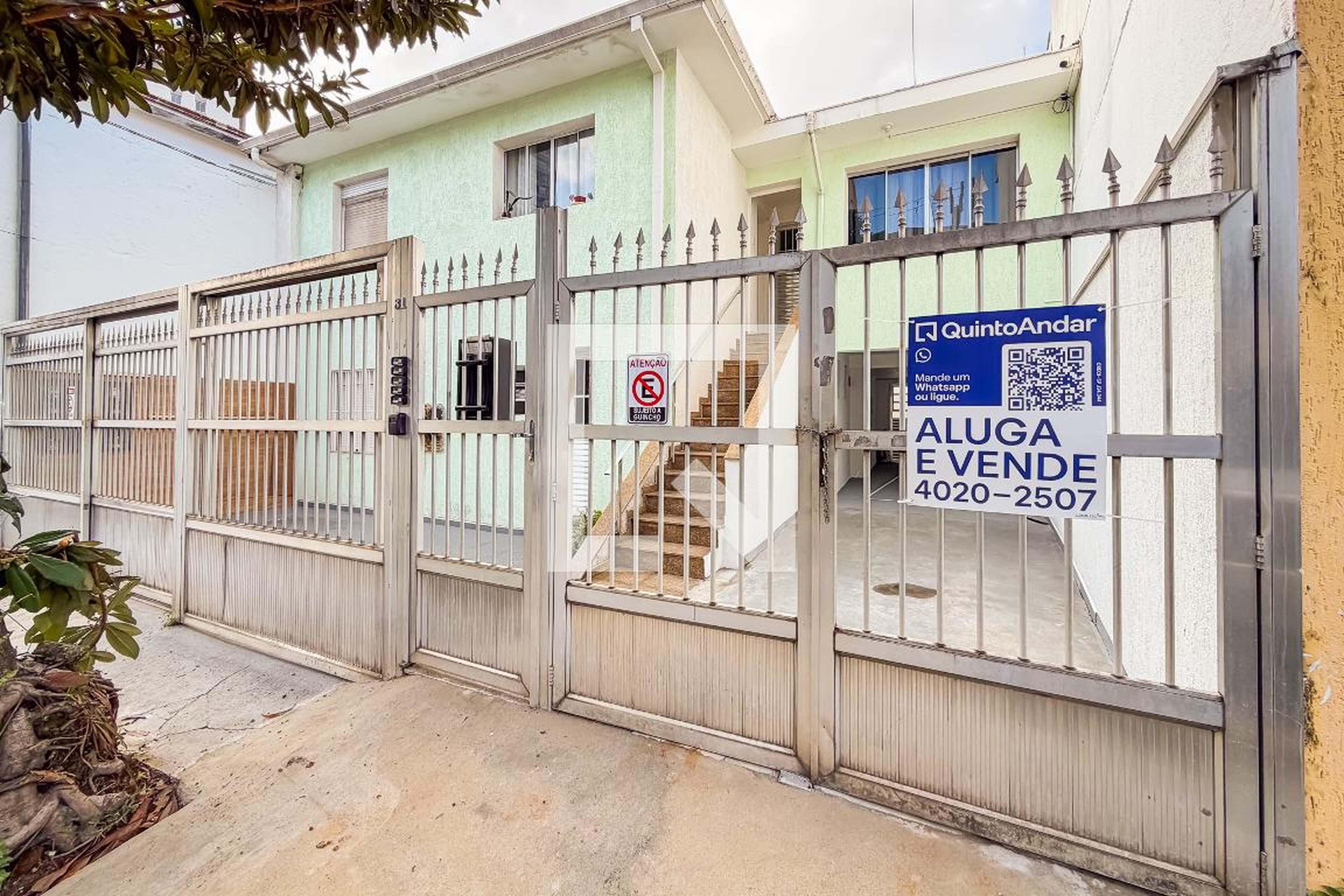 Fachada Condomínio em Rua Saturnino dos Santos, 81