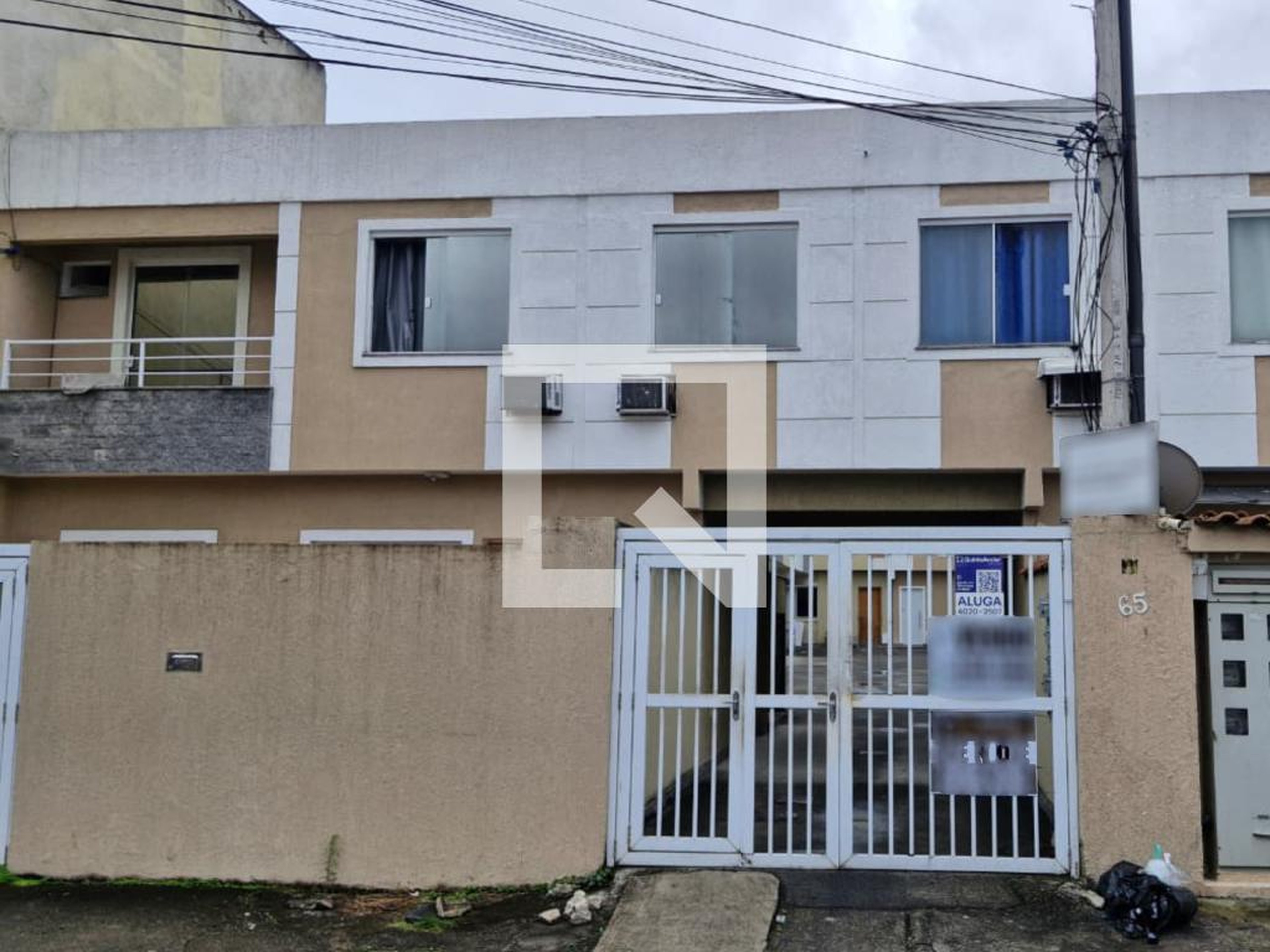 Fachada Condomínio em Rua Ararapira, 65