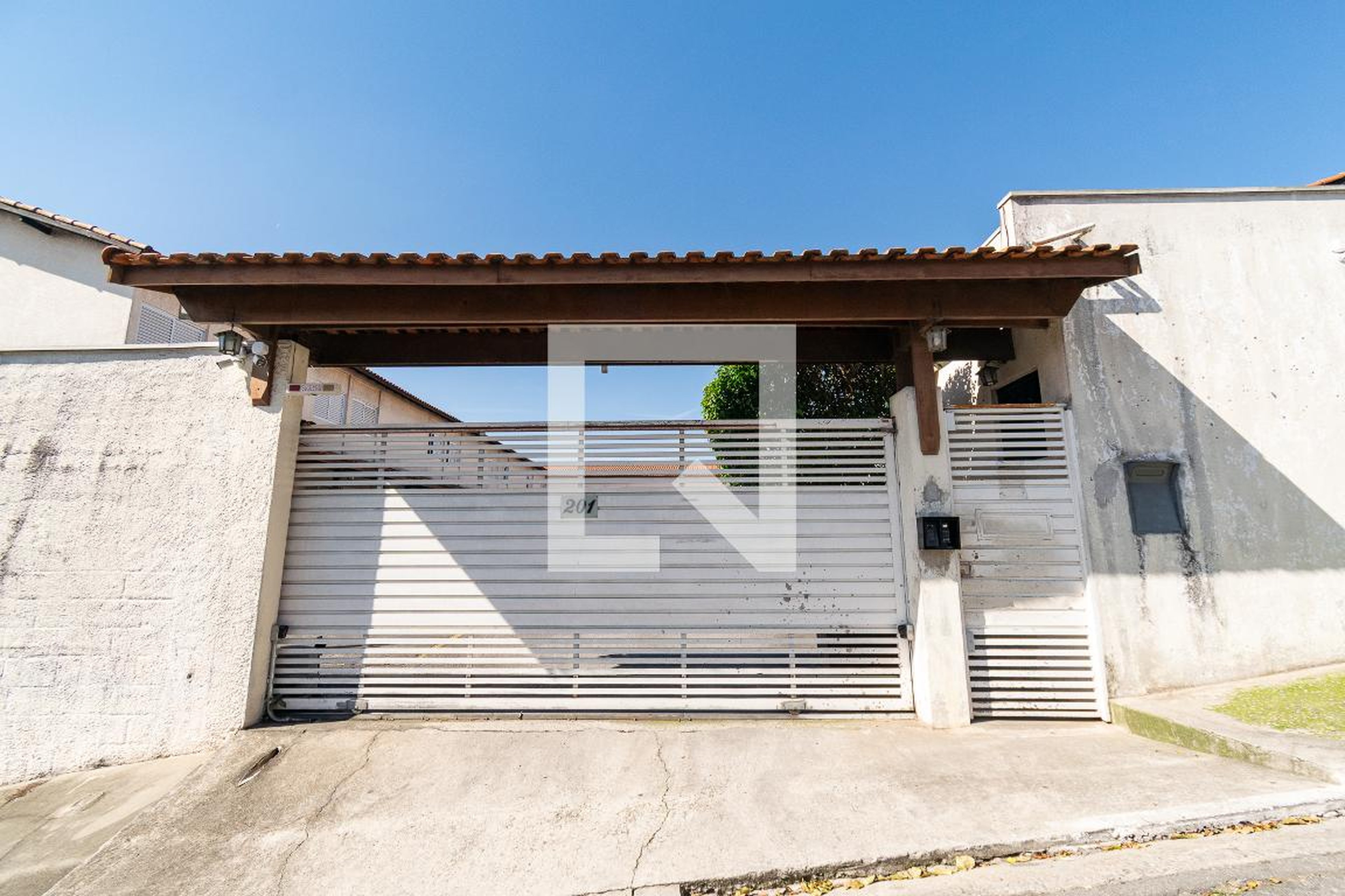 Fachada Condomínio em Rua Santa Cruz do Rio Pardo, 201