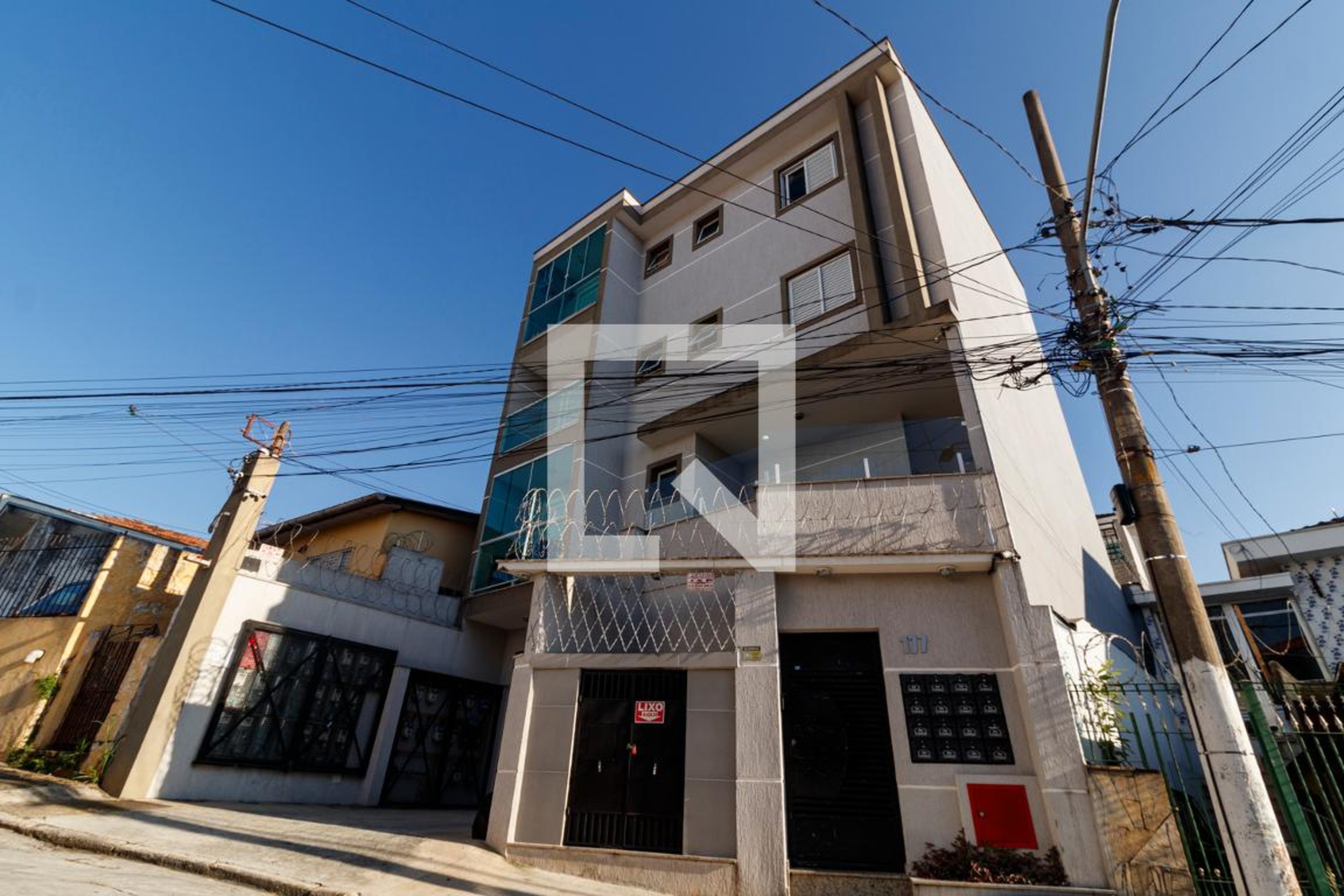 Fachada Condomínio em Rua João de Ledesma, 177