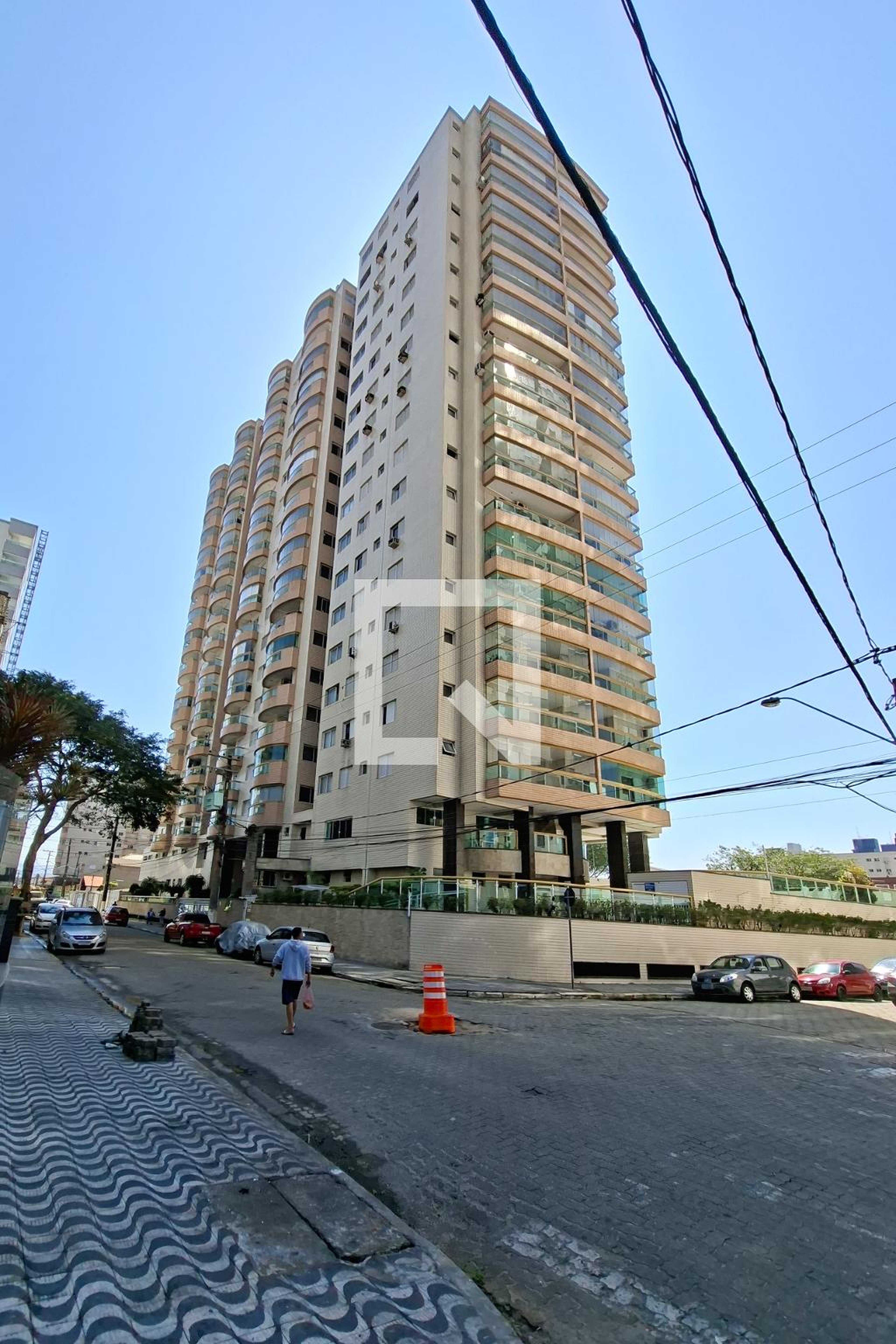 Fachada Condomínio em Rua Tupinambás, 327