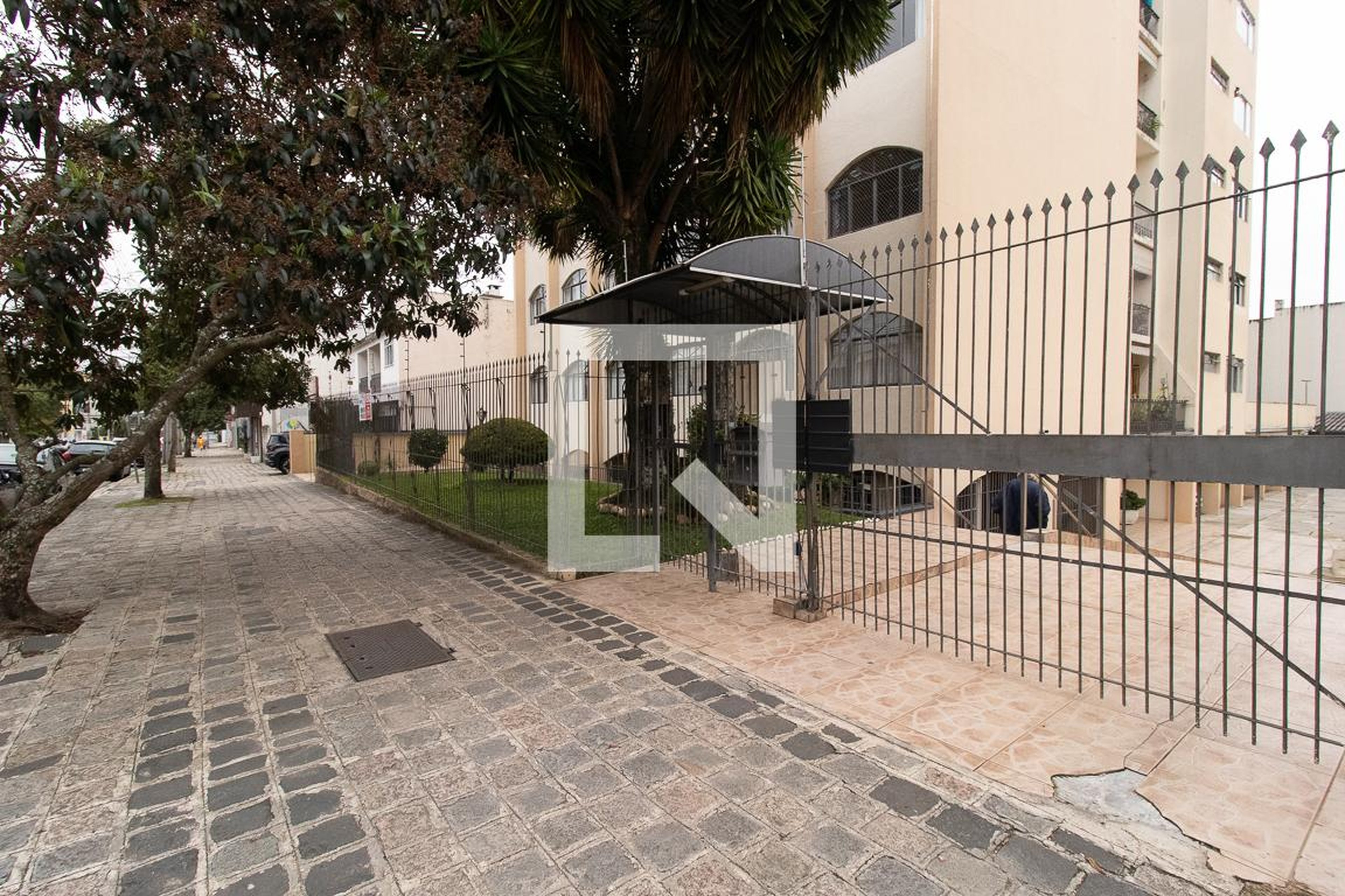 Fachada Condomínio em Rua Brasílio Itiberê, 3743