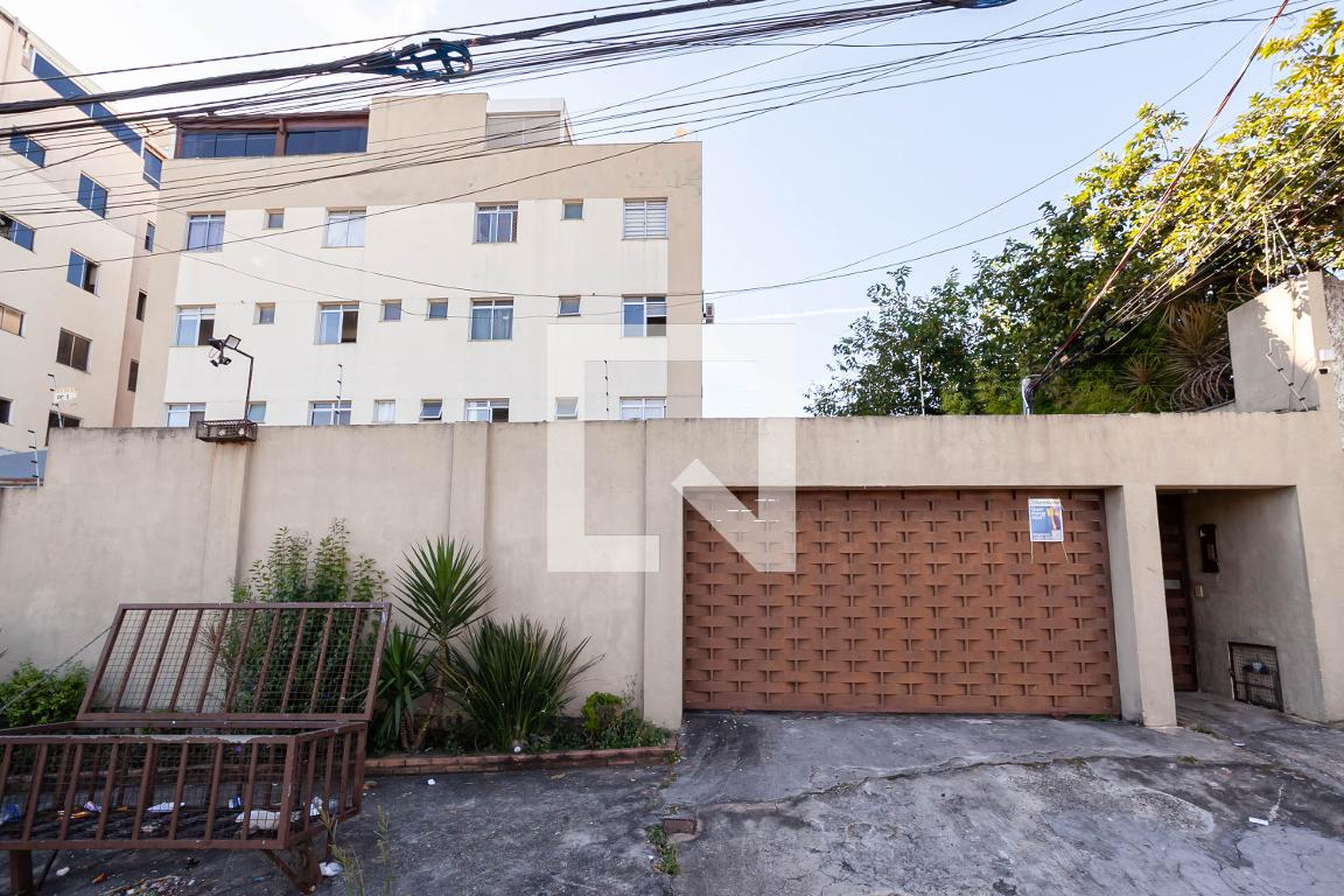 Fachada Condomínio em Rua Pinheiro, 126