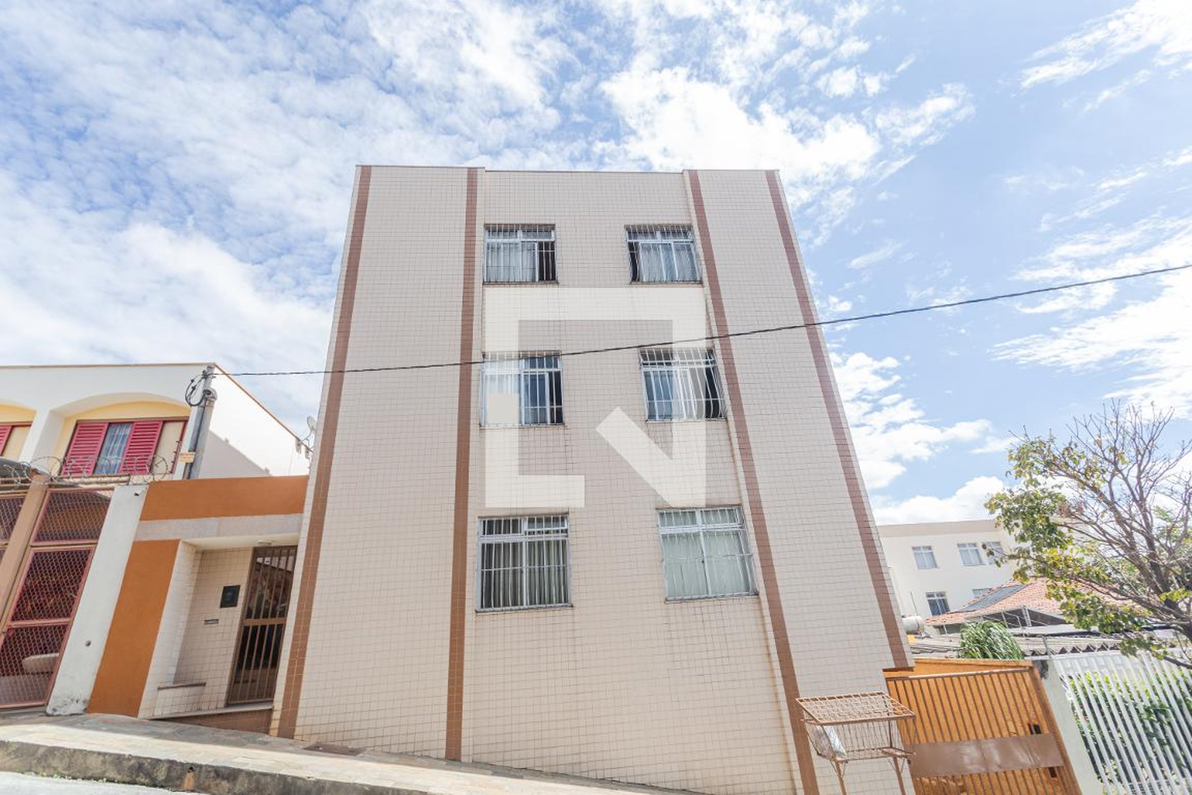 Fachada Condomínio em Rua Tapira, 511