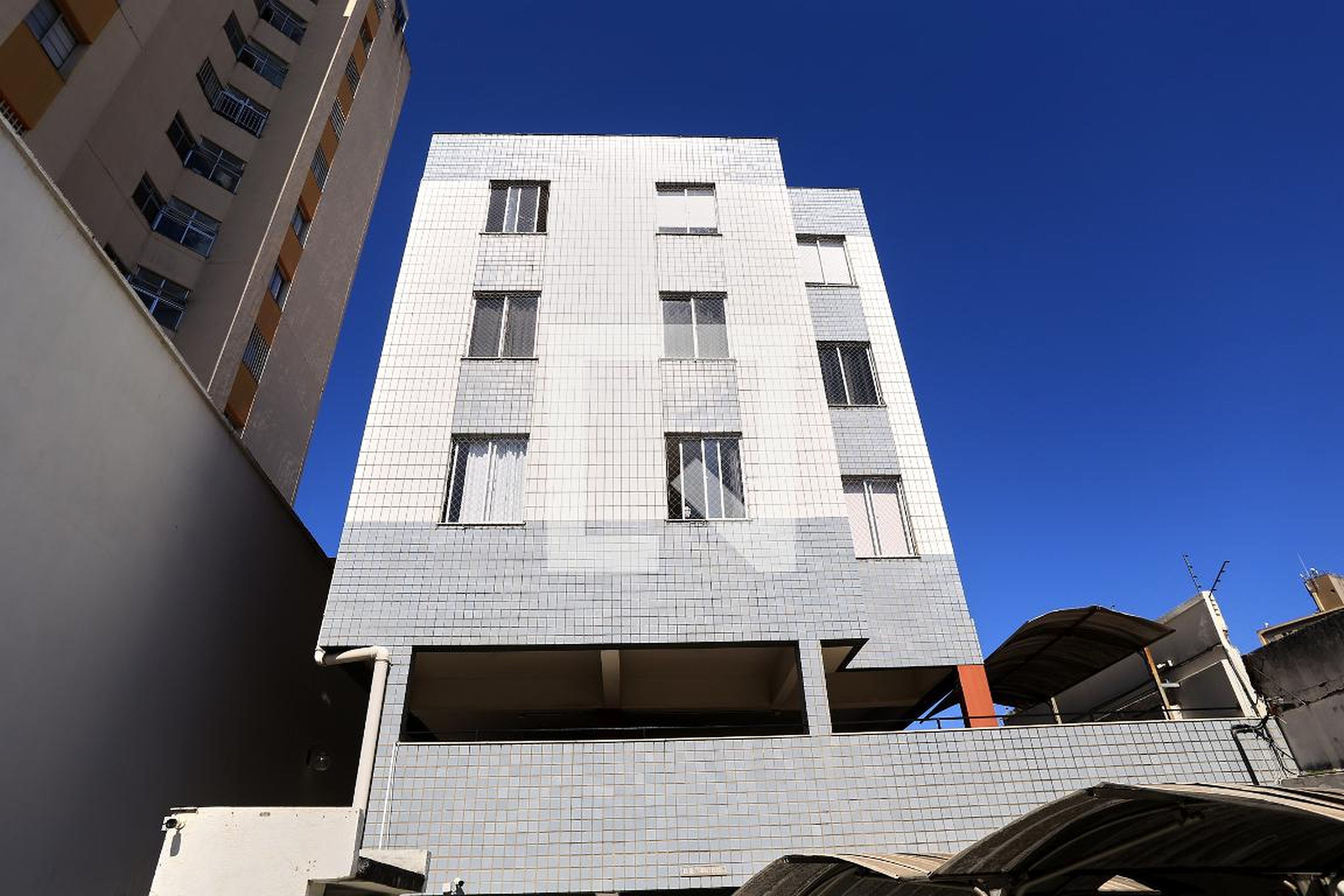 Fachada Condomínio em Rua Niquelina, 236