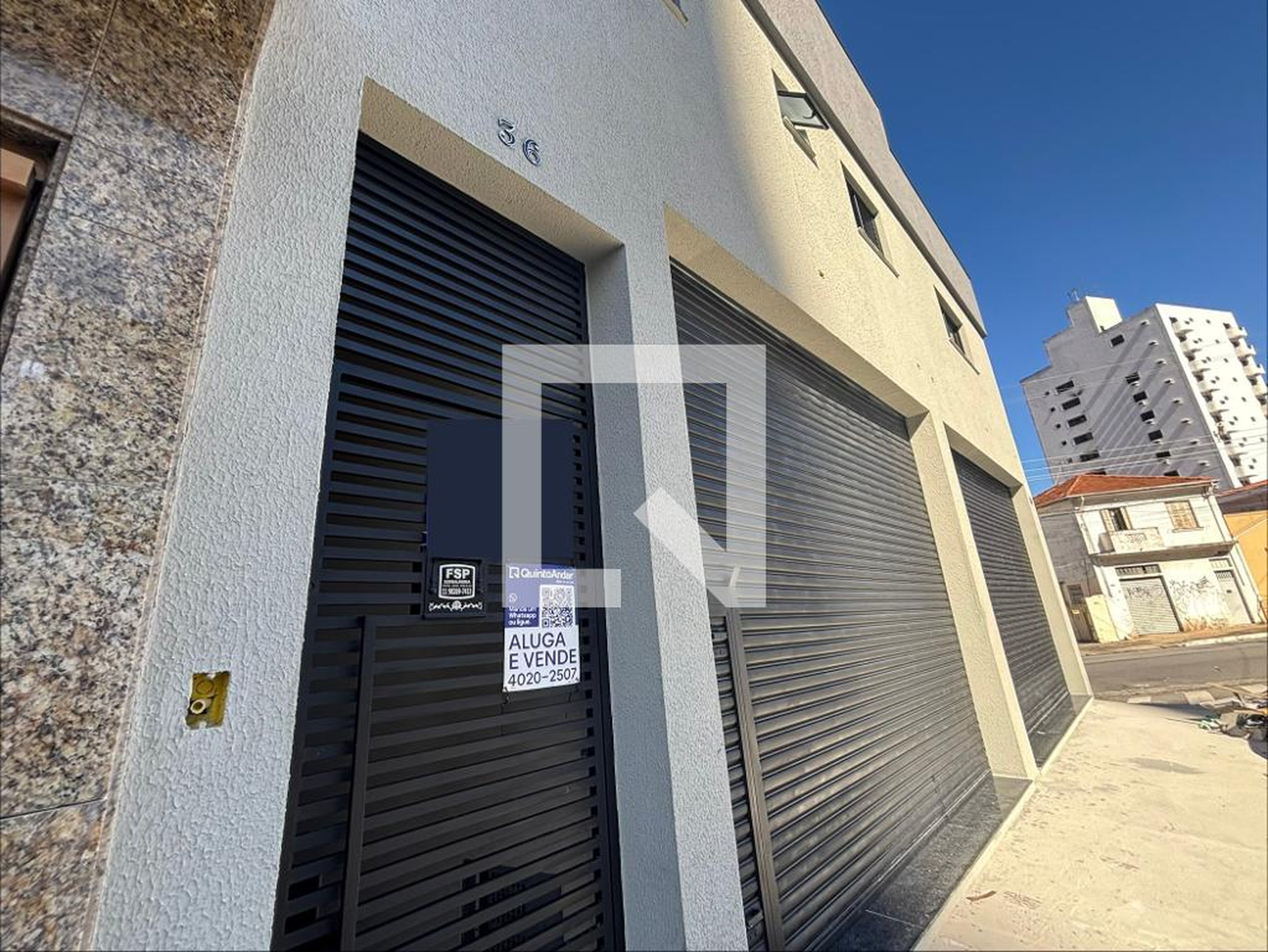 Fachada Condomínio em Rua Rodrigues Barbosa, 36