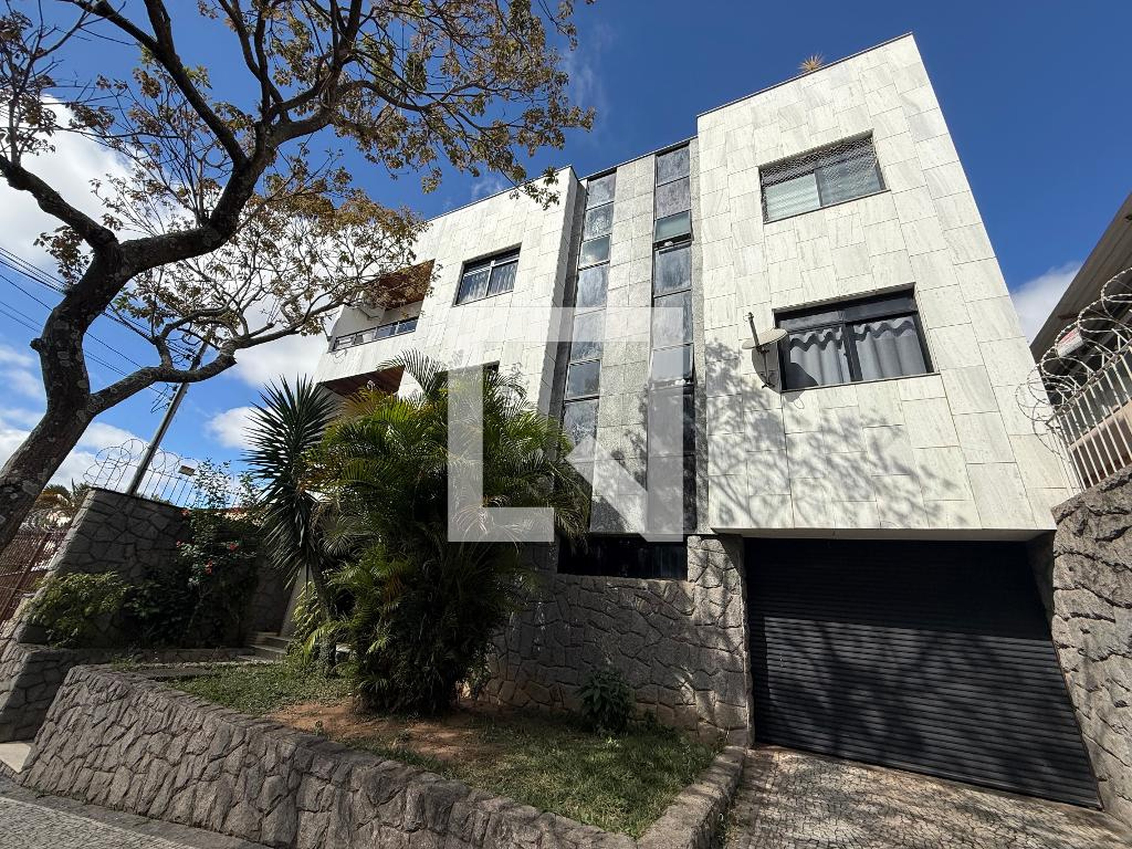Fachada do Prédio Condomínio em Rua Pedro Botti, 177