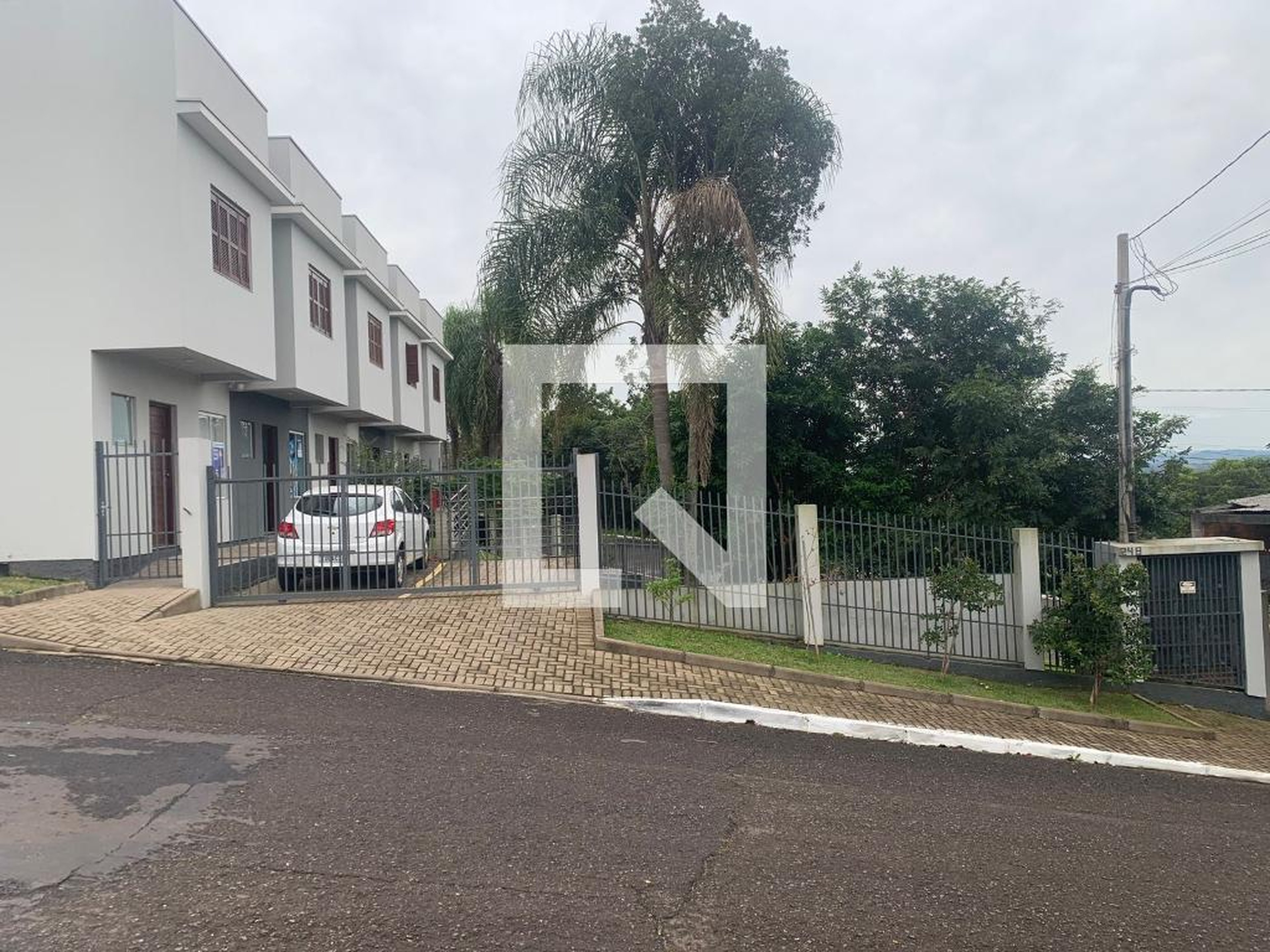 fachada Condomínio em Rua Tapuias, 248