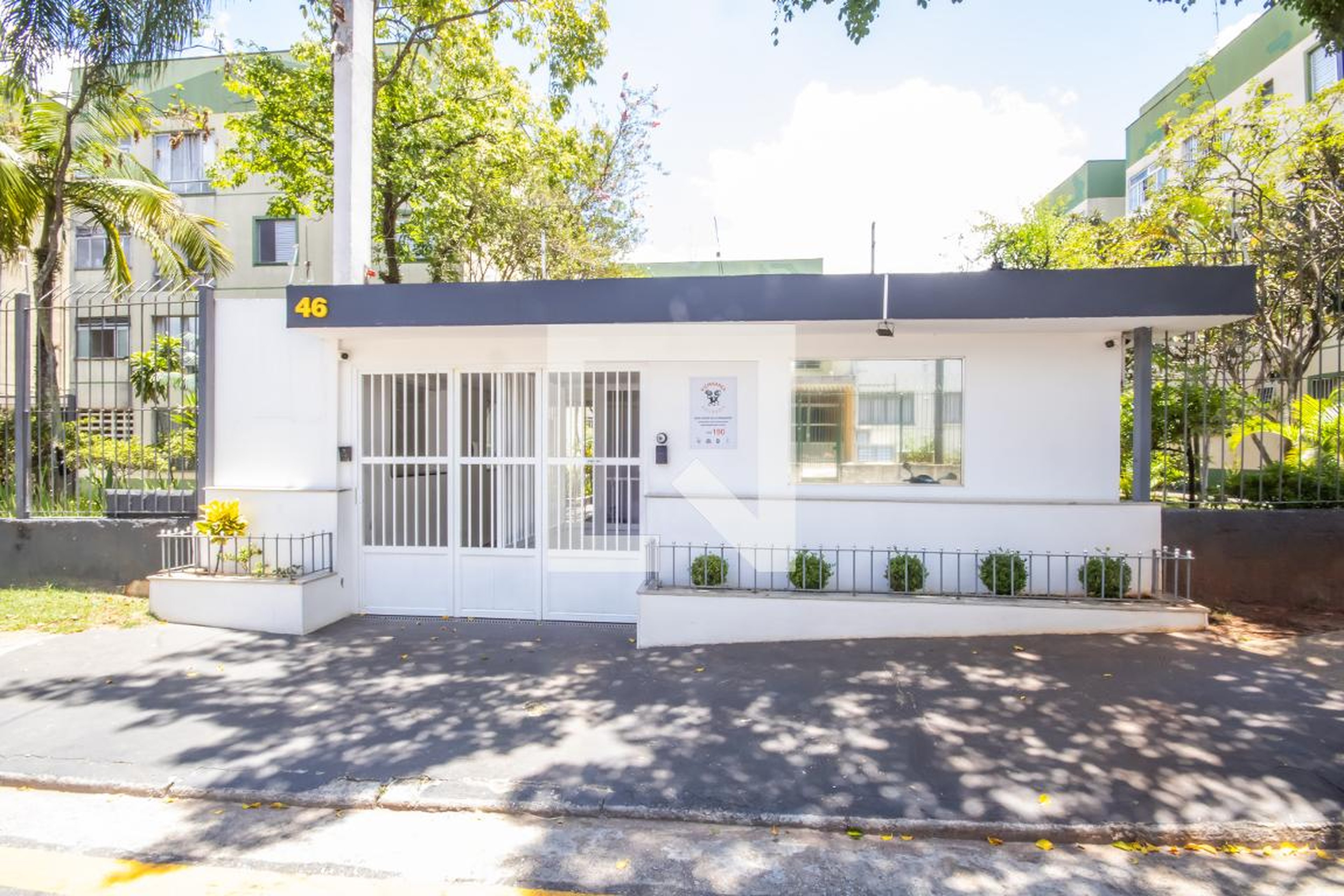 Fachada Condomínio em Rua Amoreira, 46