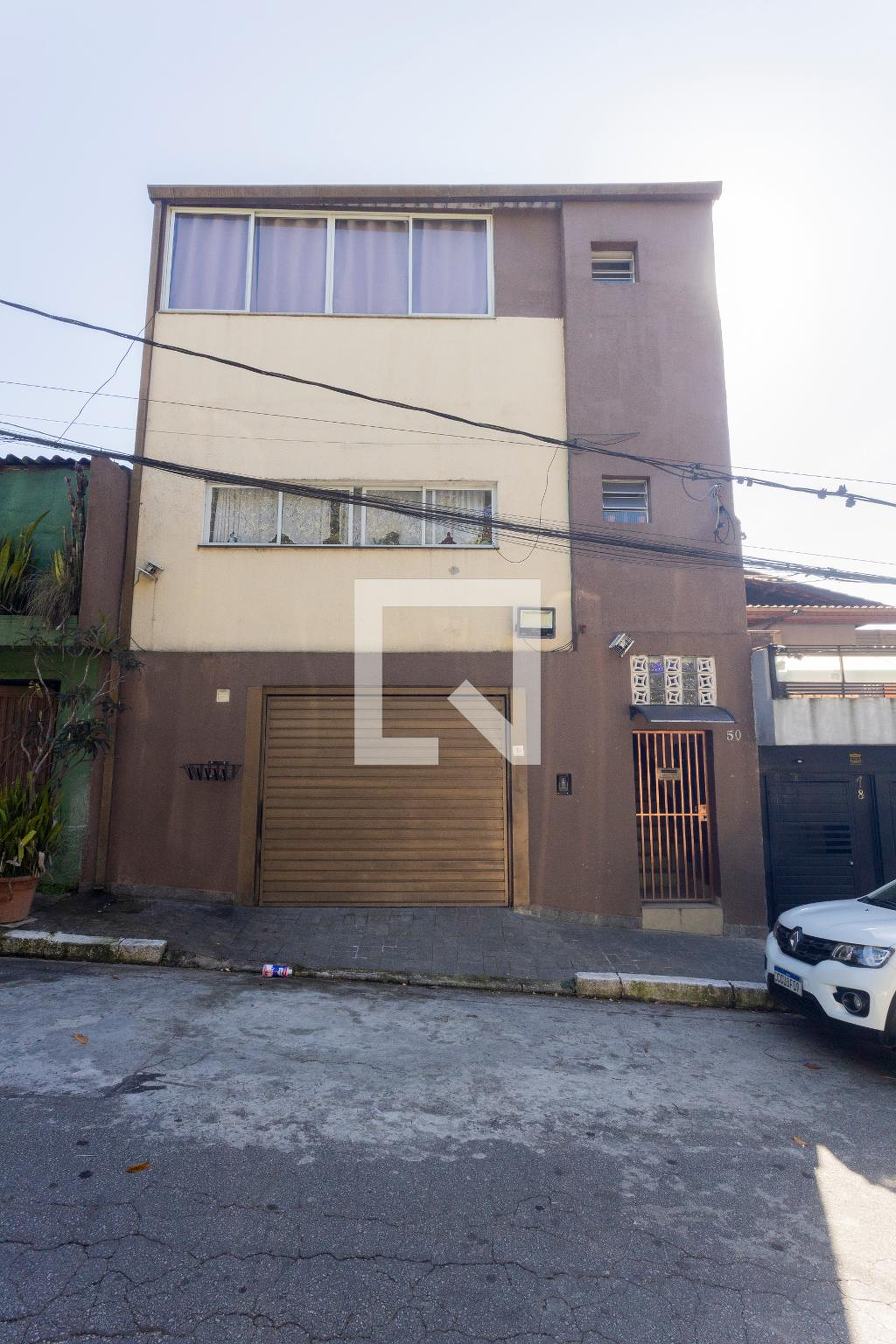 Fachada Condomínio em Rua Silves, 50