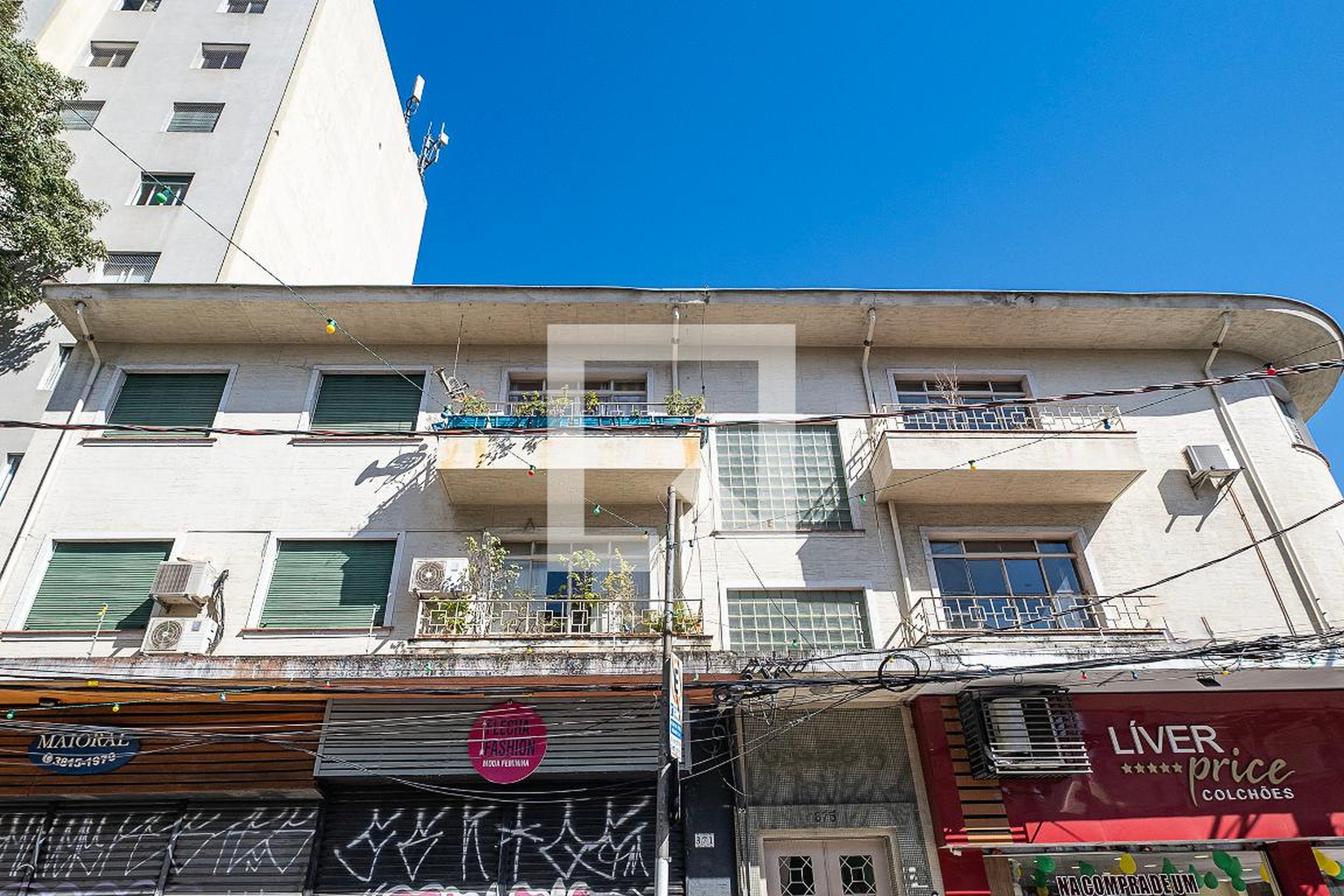 Fachada Condomínio em Rua Simão Álvares, 375