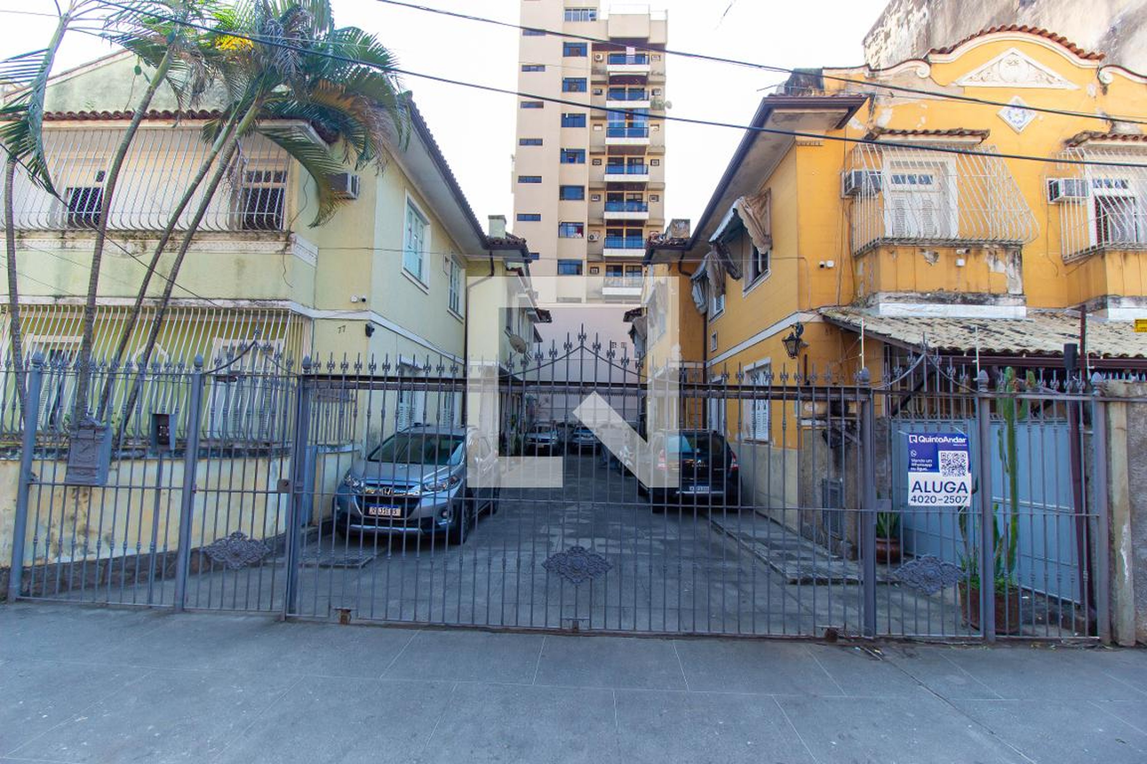 Fachada Condomínio em Rua General Silvestre Rocha, 81
