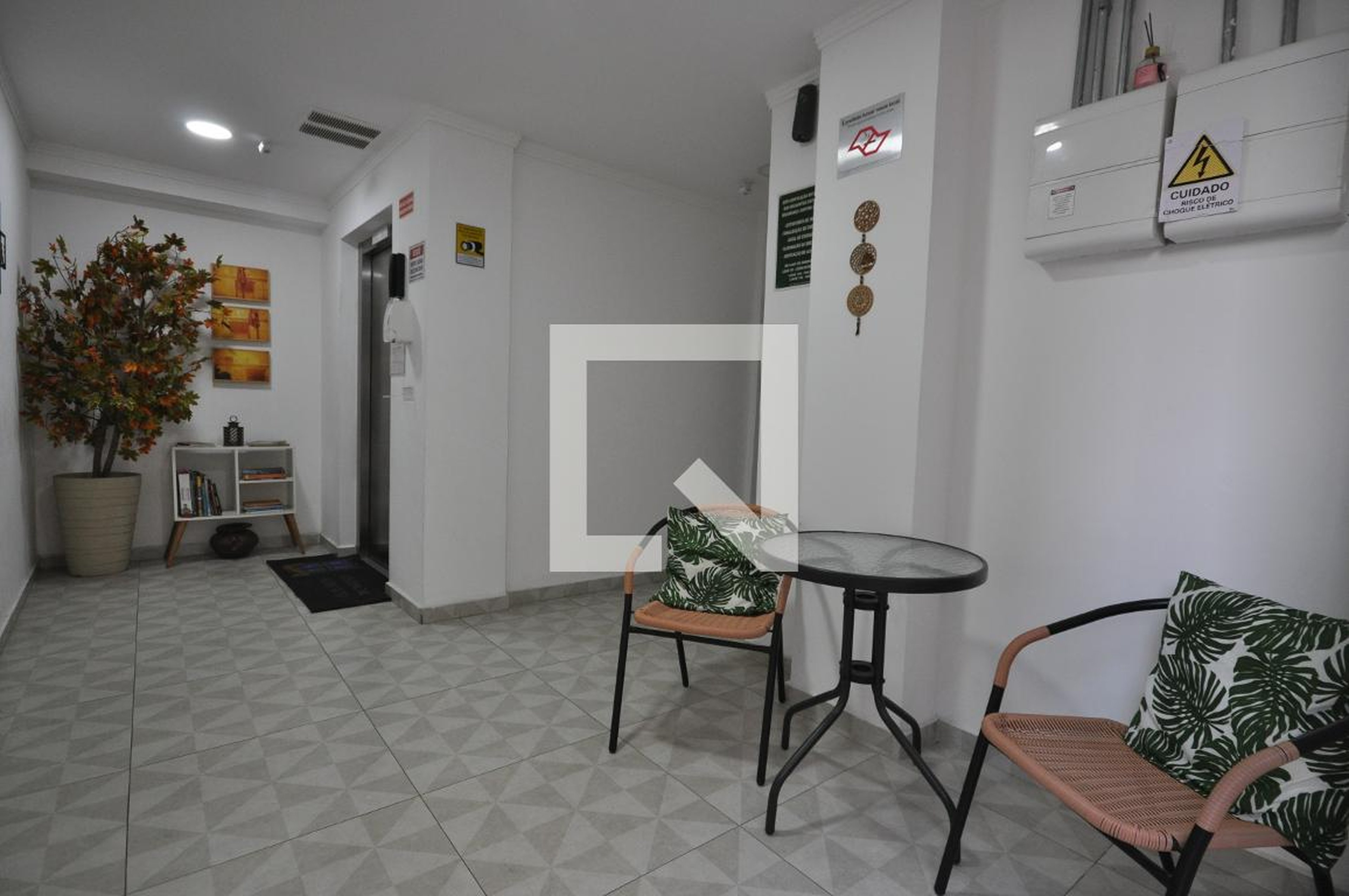Hall de entrada - Residencial muro alto