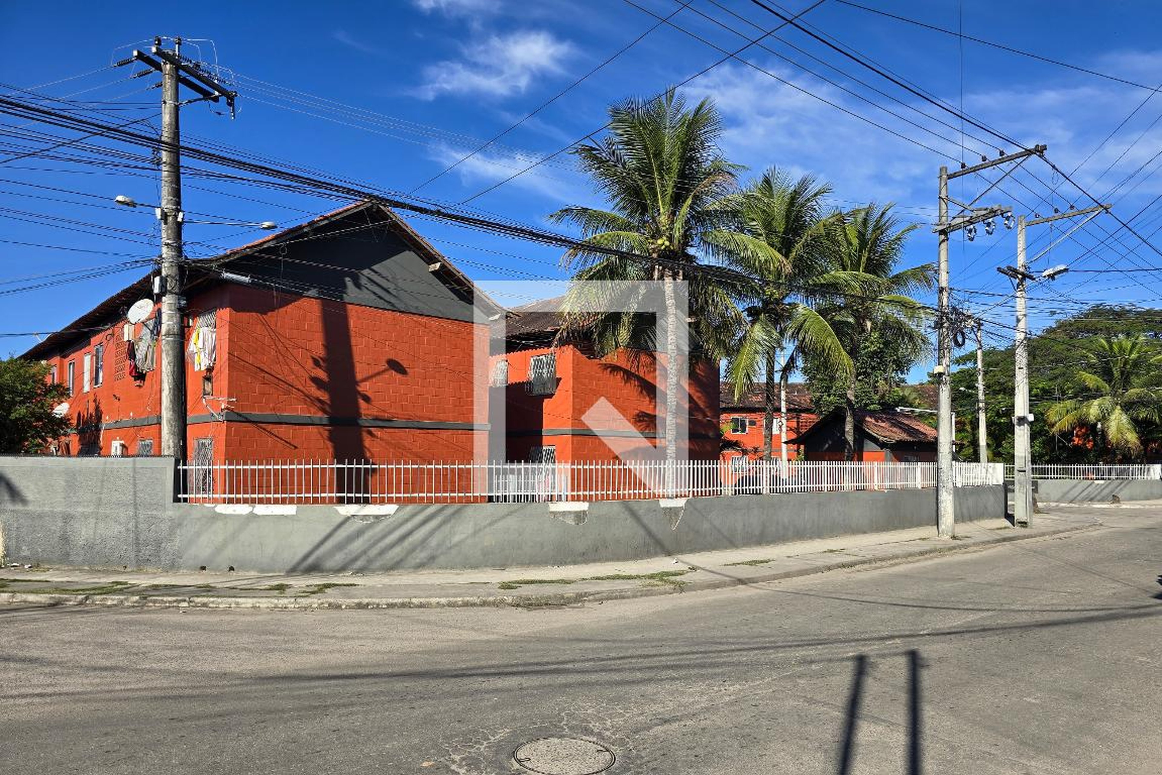 Fachada do condomínio Condomínio Villas de Colubandê