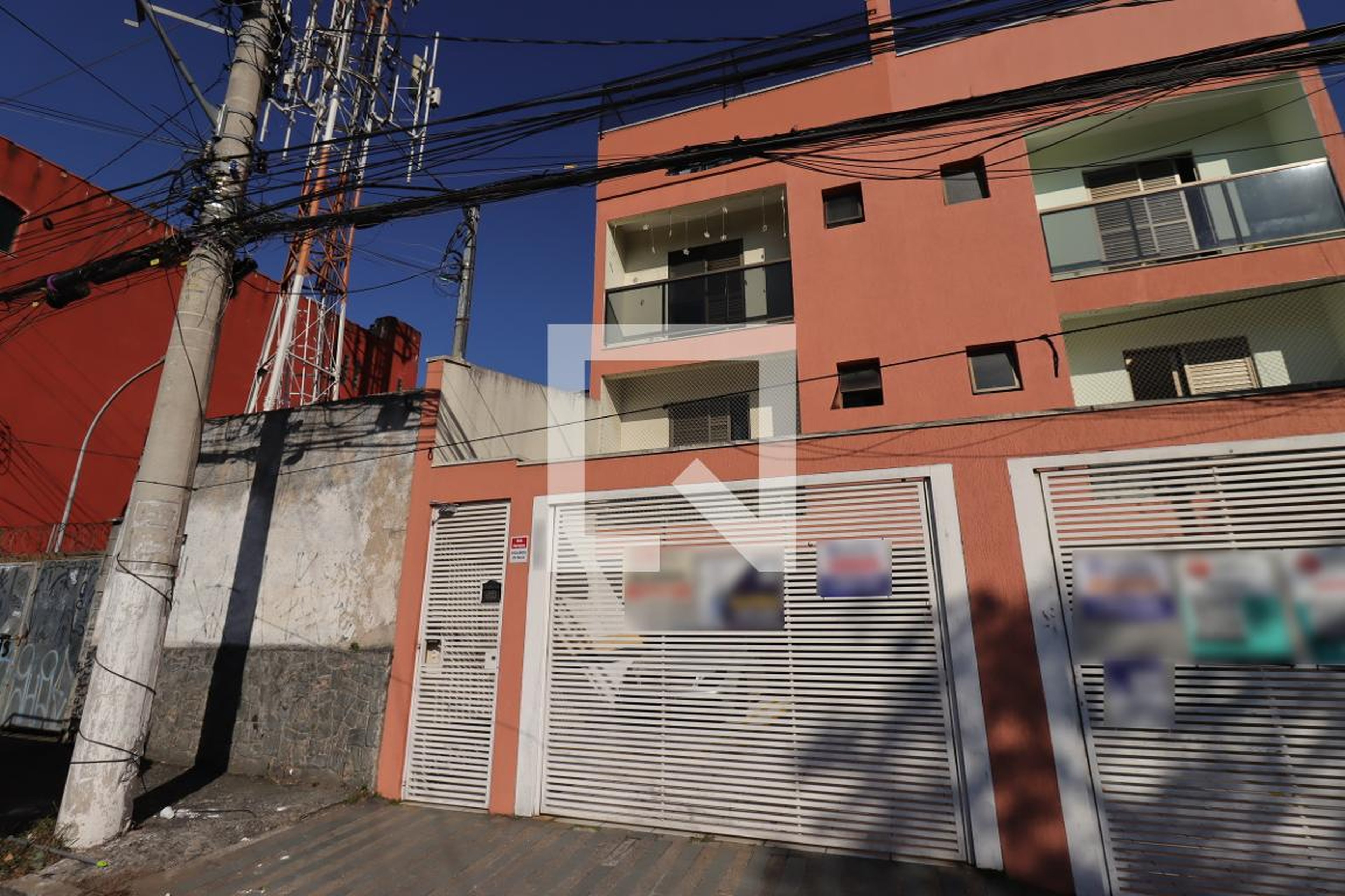 Fachada Condomínio em Rua Antônio Cardoso Franco, 252