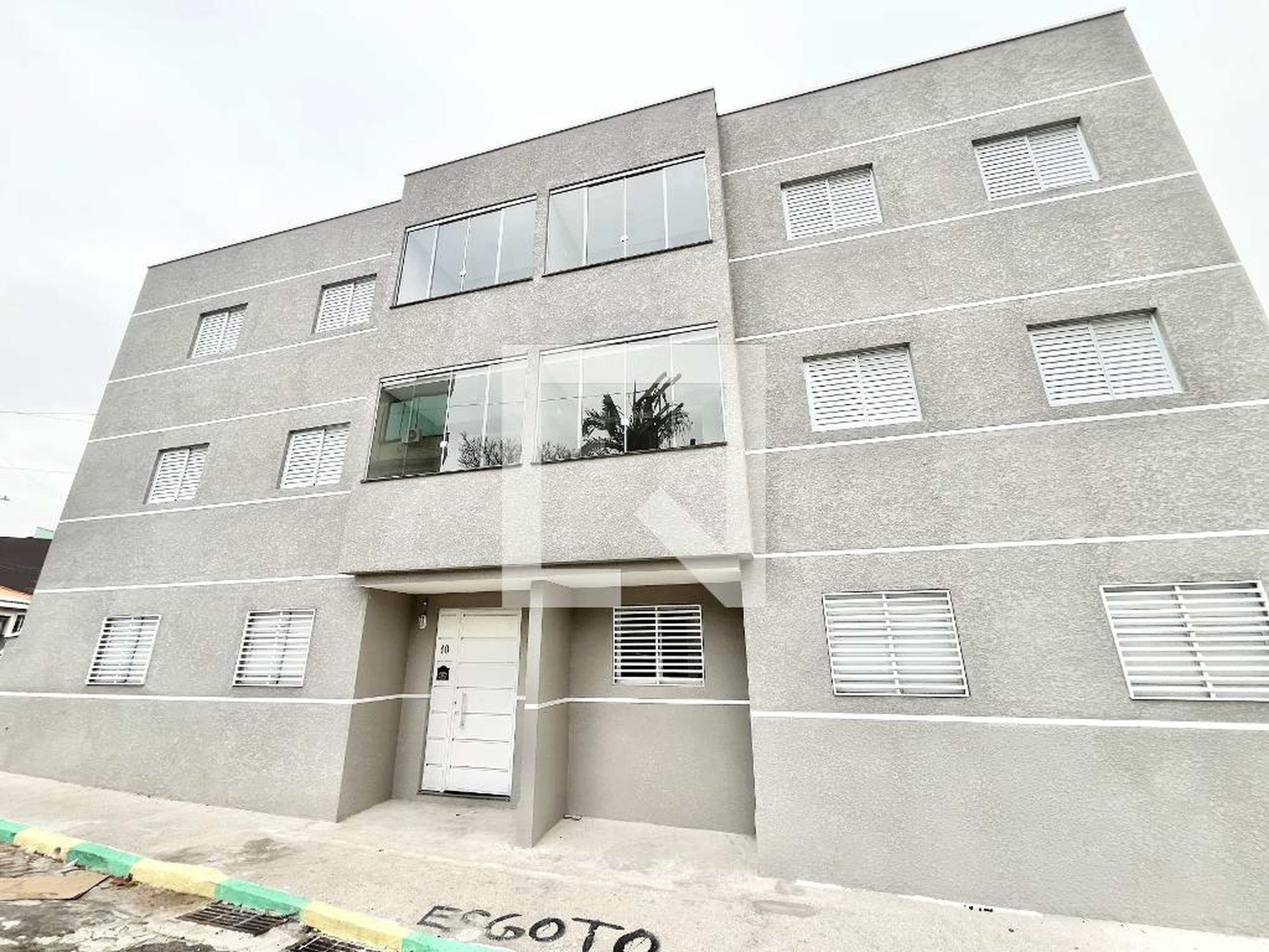 Fachada Condomínio em Rua Iapucanin, 10