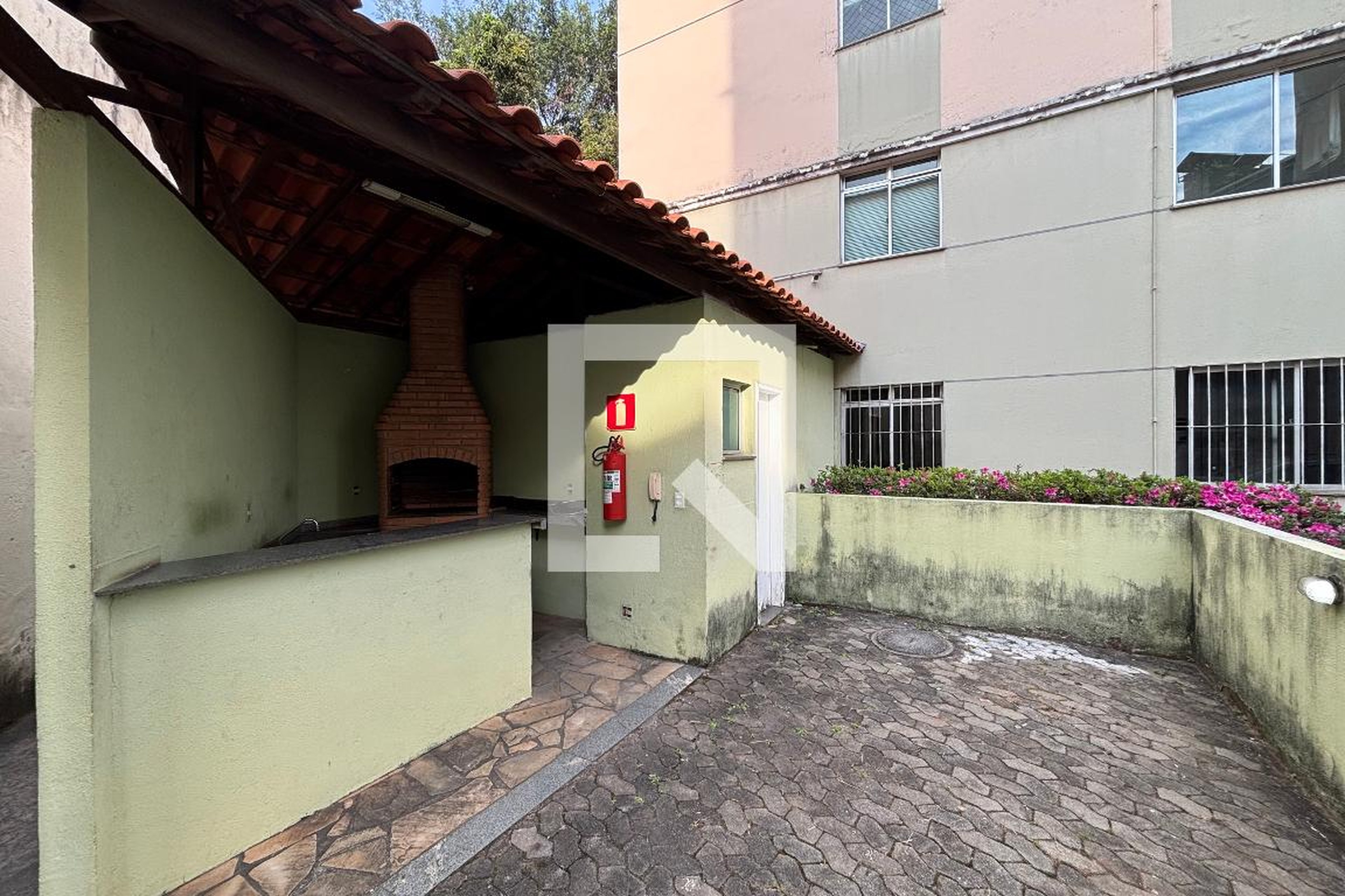 Área externa Condomínio em Rua dos Crenaques, 90