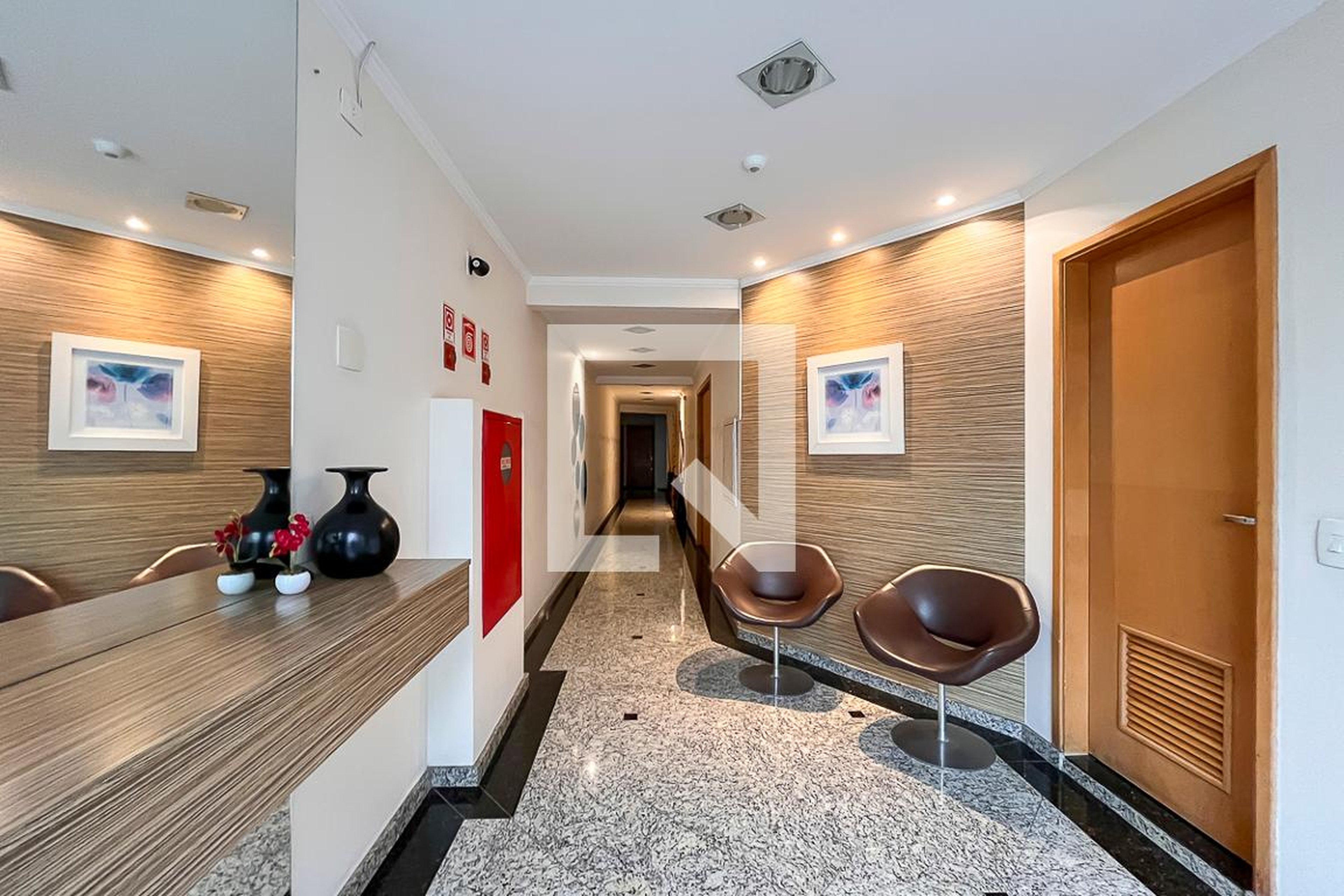 Hall de entrada Condomínio em Rua Nestor Moreira, 51