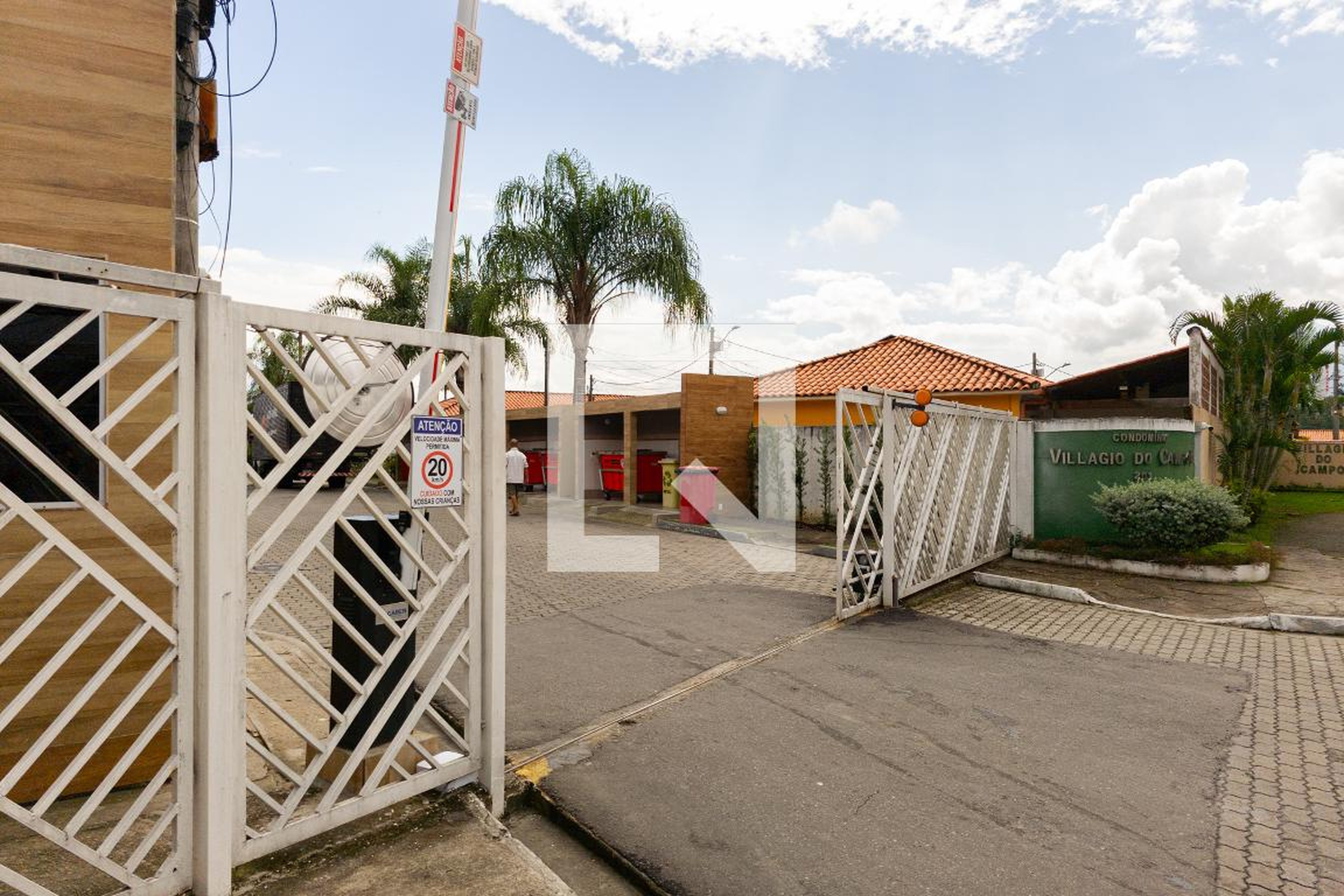 Fachada Condomínio Villagio do Campo II