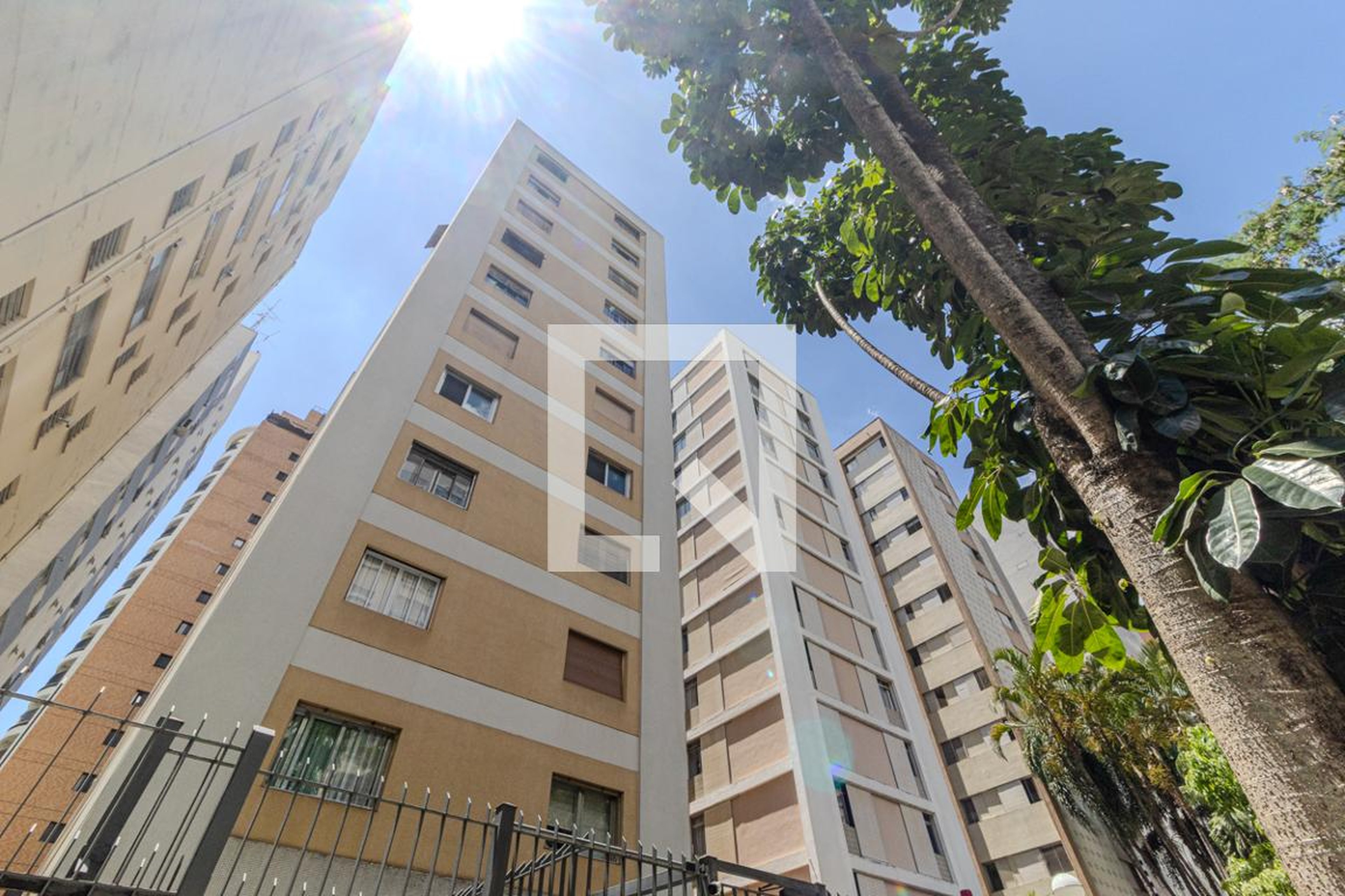 Fachada Condomínio em Rua José Neves, 401