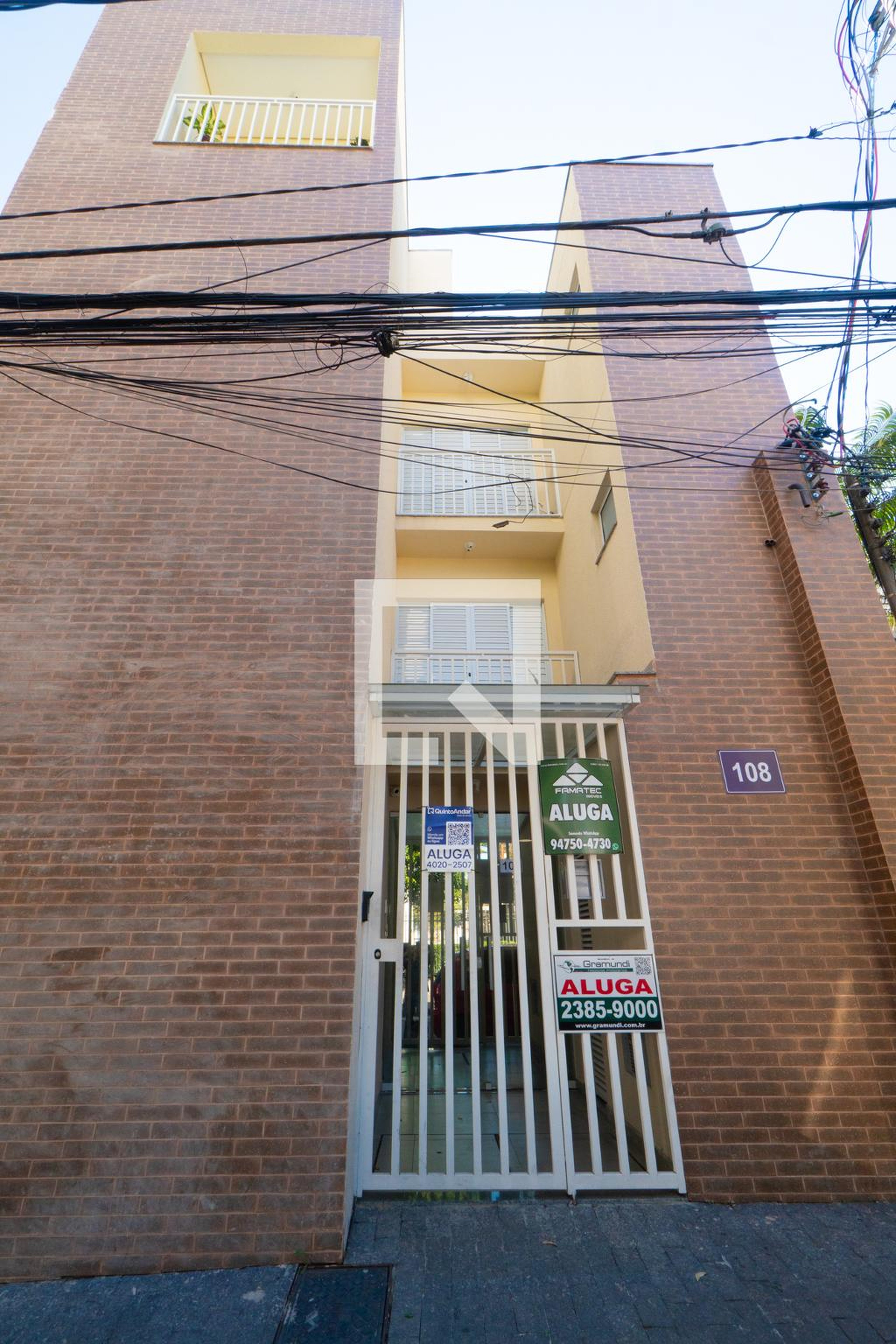 Fachada do Prédio Condomínio em Rua das Grumixamas, 108