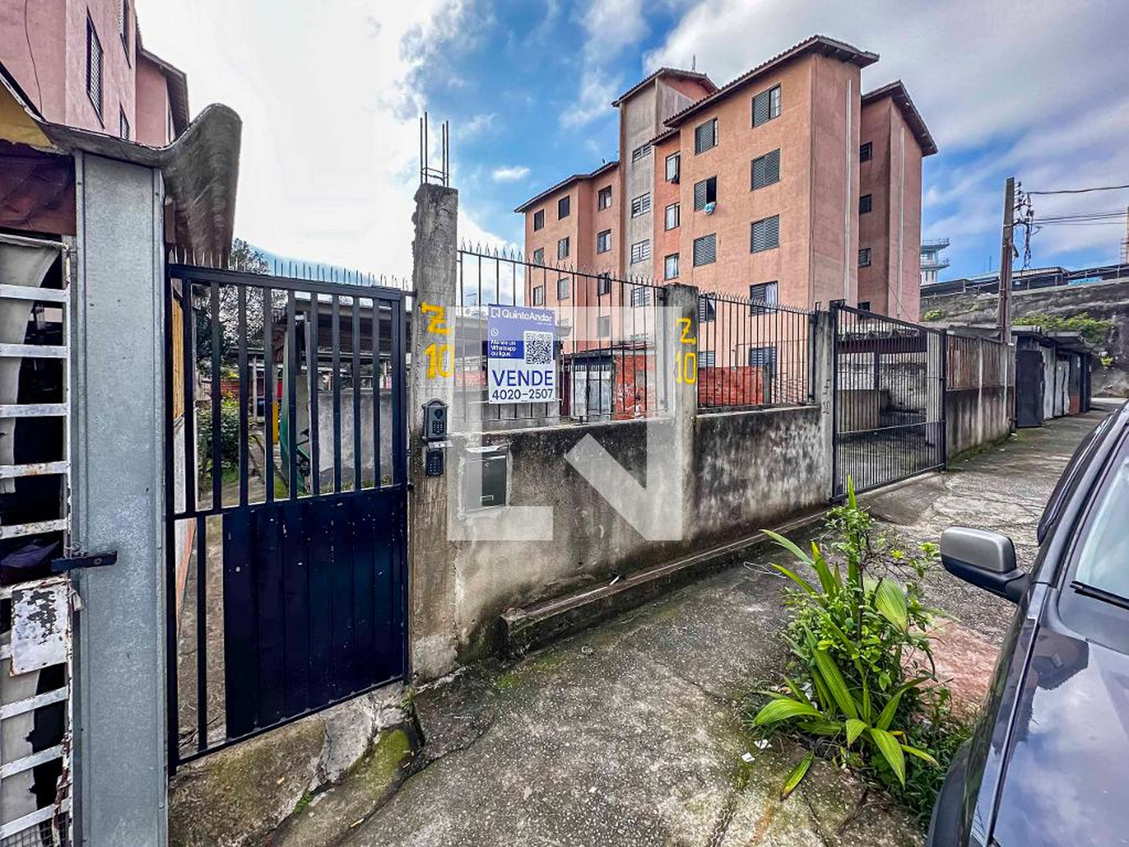 Fachada Condomínio em Rua Ipê Roxo, 40
