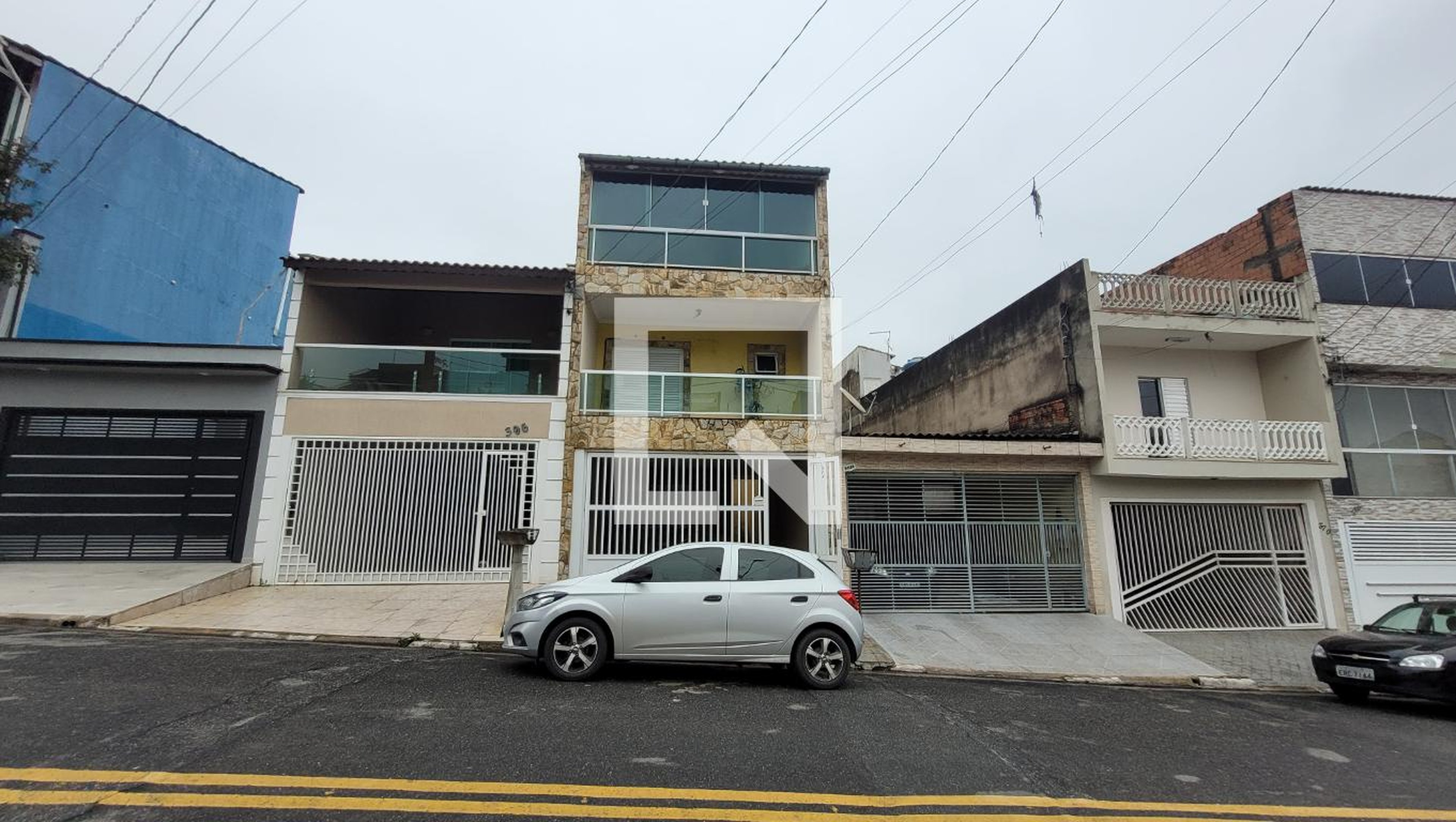 Fachada Condomínio em Rua Angelo Frazíllio, 382