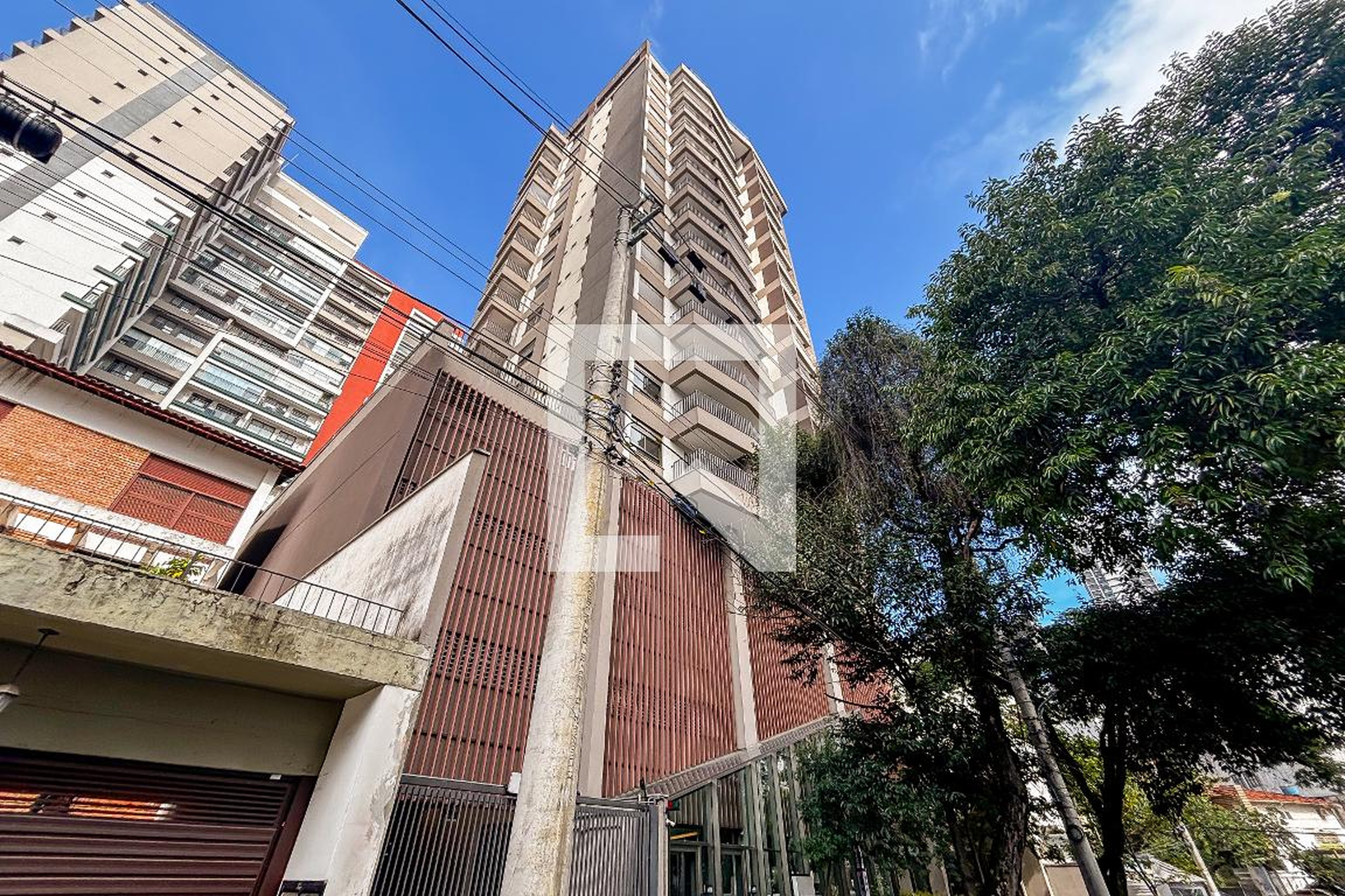 Fachada Condomínio em Rua Padre Agostinho Mendicute, 235